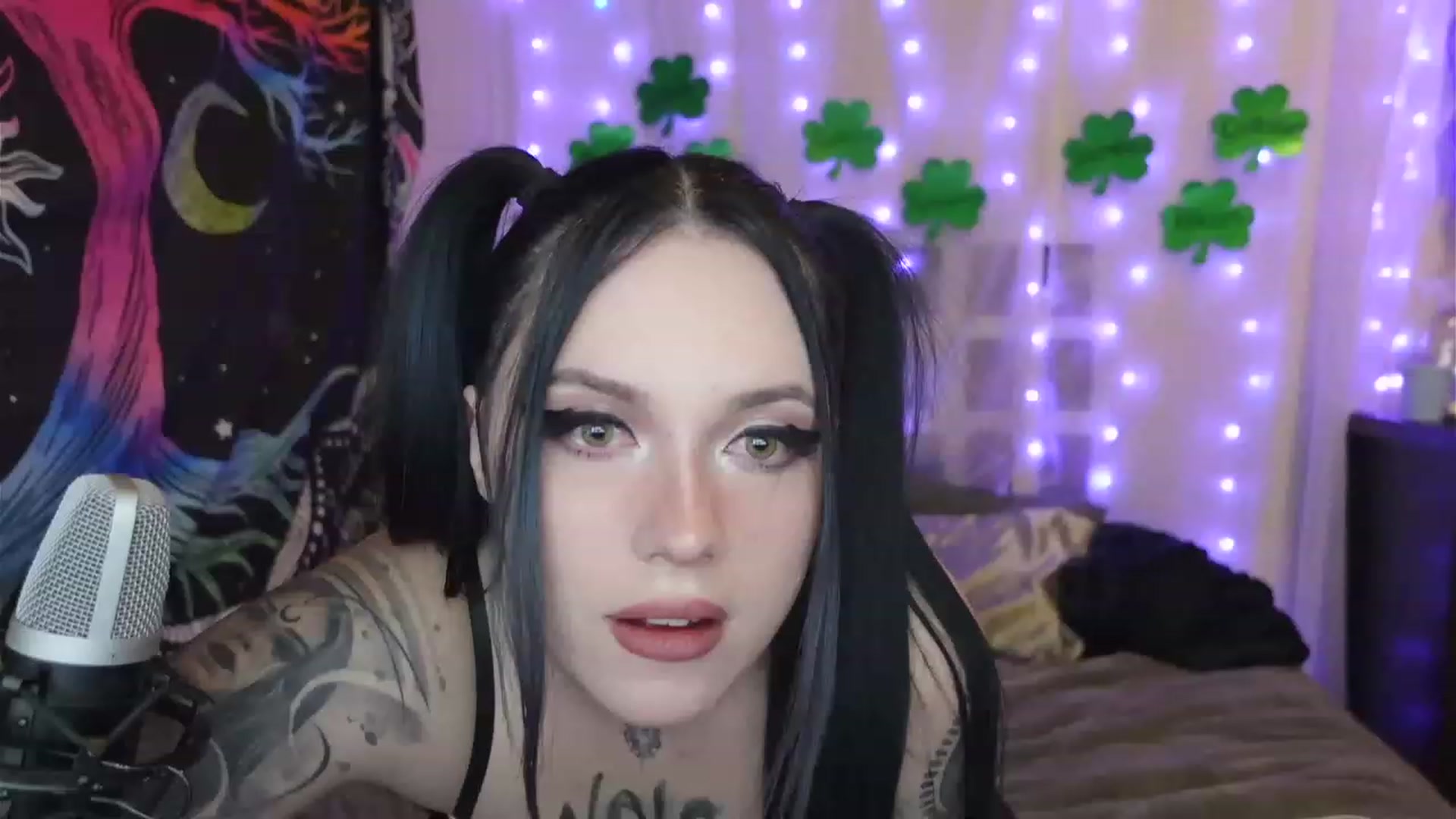 Gallery image thumbnail from hazelxxxoo's myfreecams stream on, 03/11/2023, 10:57 image 19 of 20