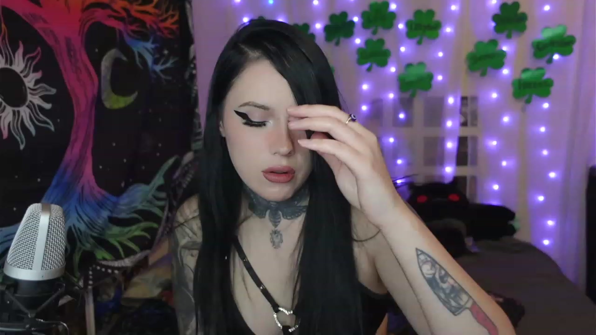 Gallery image thumbnail from hazelxxxoo's myfreecams stream on, 03/17/2023, 08:52 image 8 of 20