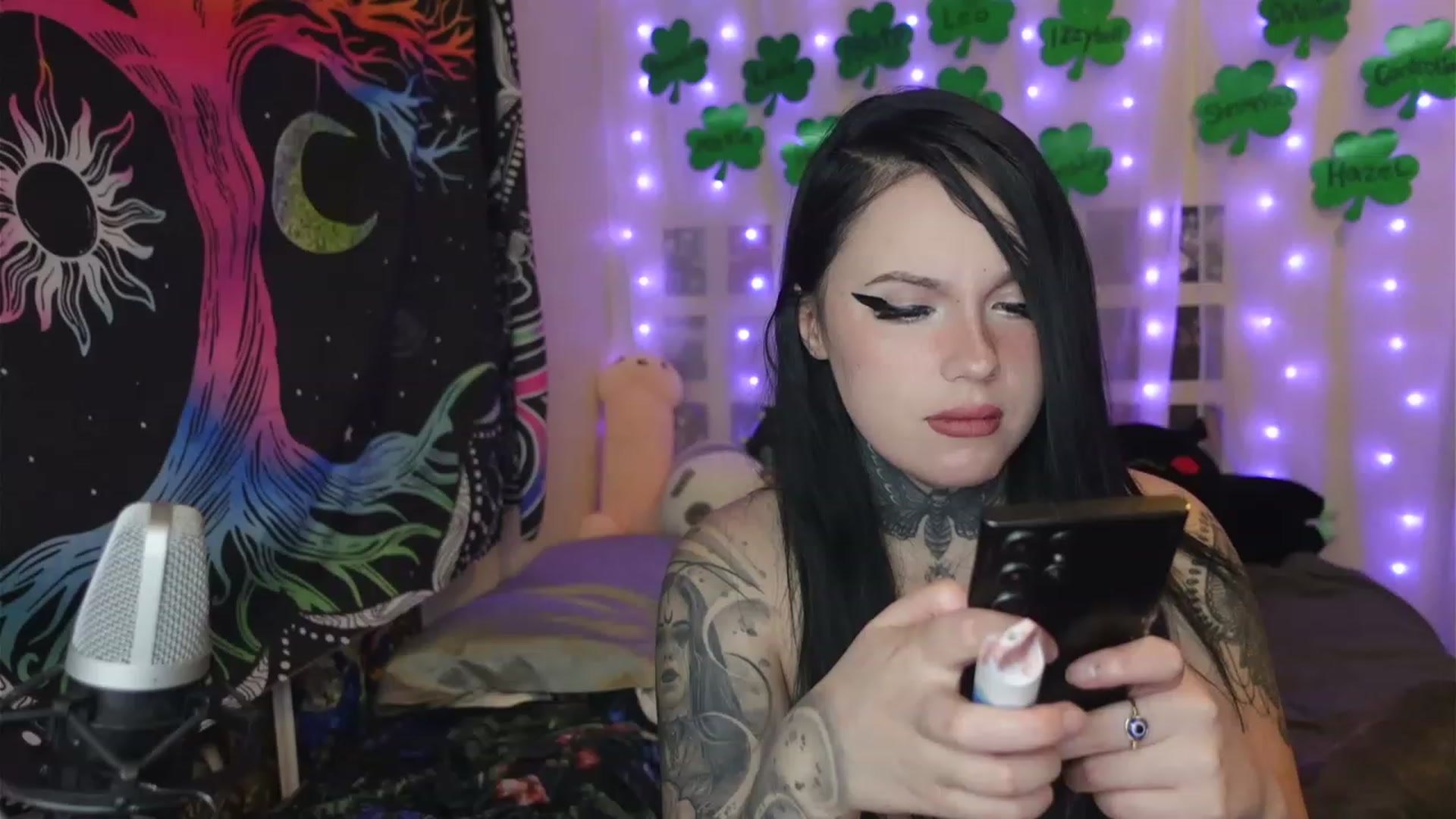 Gallery image thumbnail from hazelxxxoo's myfreecams stream on, 03/17/2023, 09:24 image 15 of 20