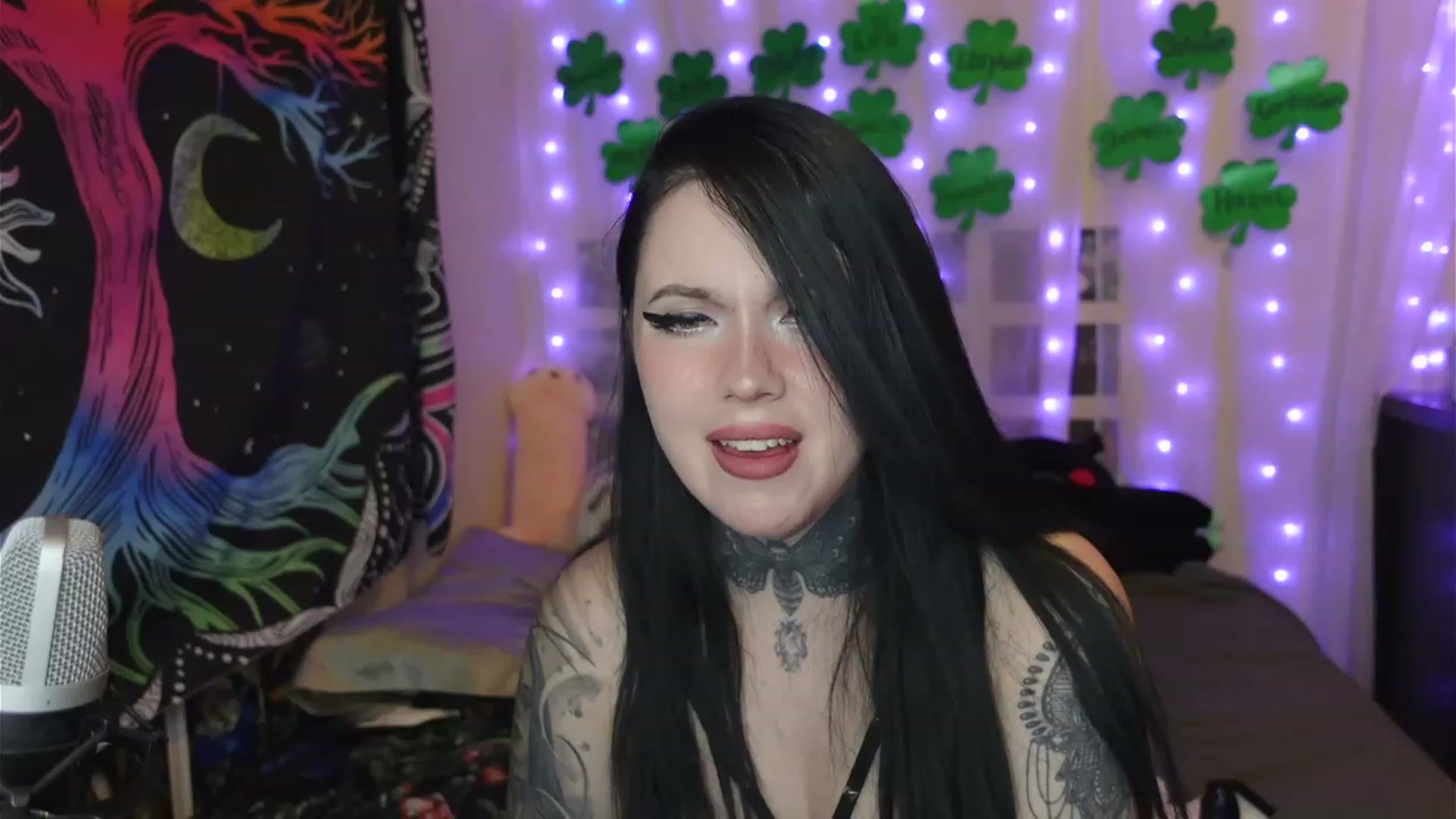 Gallery image thumbnail from hazelxxxoo's myfreecams stream on, 03/17/2023, 09:24 image 19 of 20