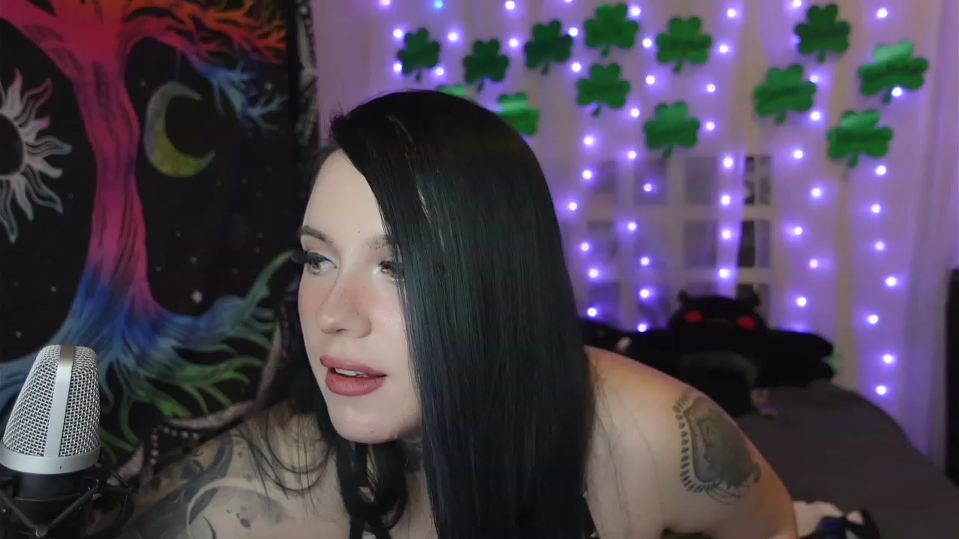 Gallery image thumbnail from hazelxxxoo's myfreecams stream on, 03/17/2023, 09:24 image 3 of 20