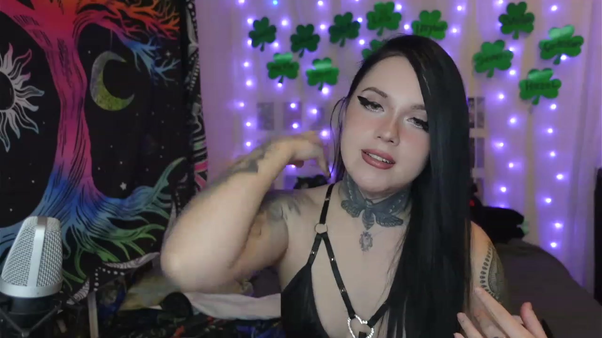 Gallery image thumbnail from hazelxxxoo's myfreecams stream on, 03/17/2023, 09:24 image 9 of 20