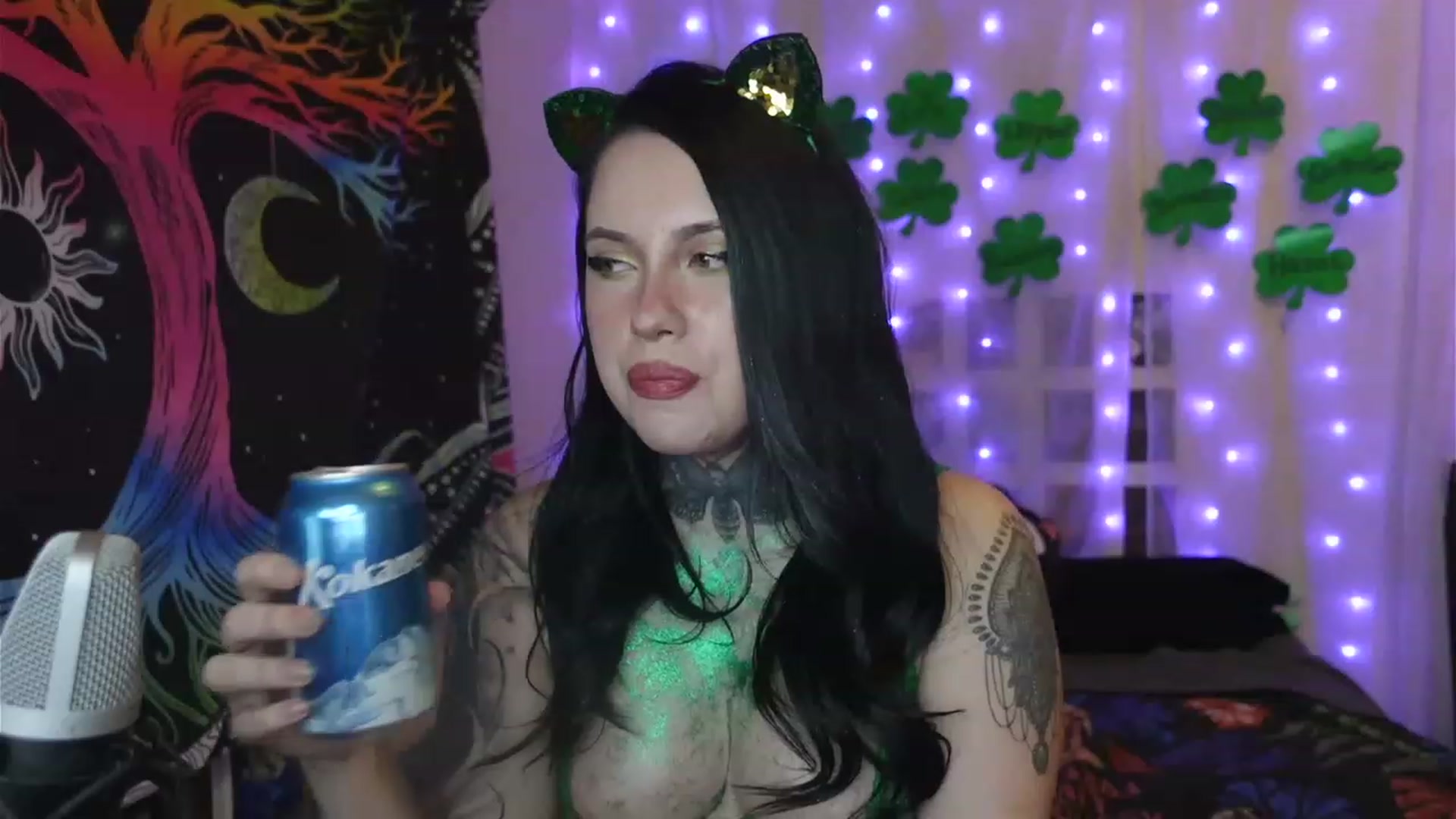 Gallery image thumbnail from hazelxxxoo's myfreecams stream on, 03/18/2023, 08:28 image 12 of 20