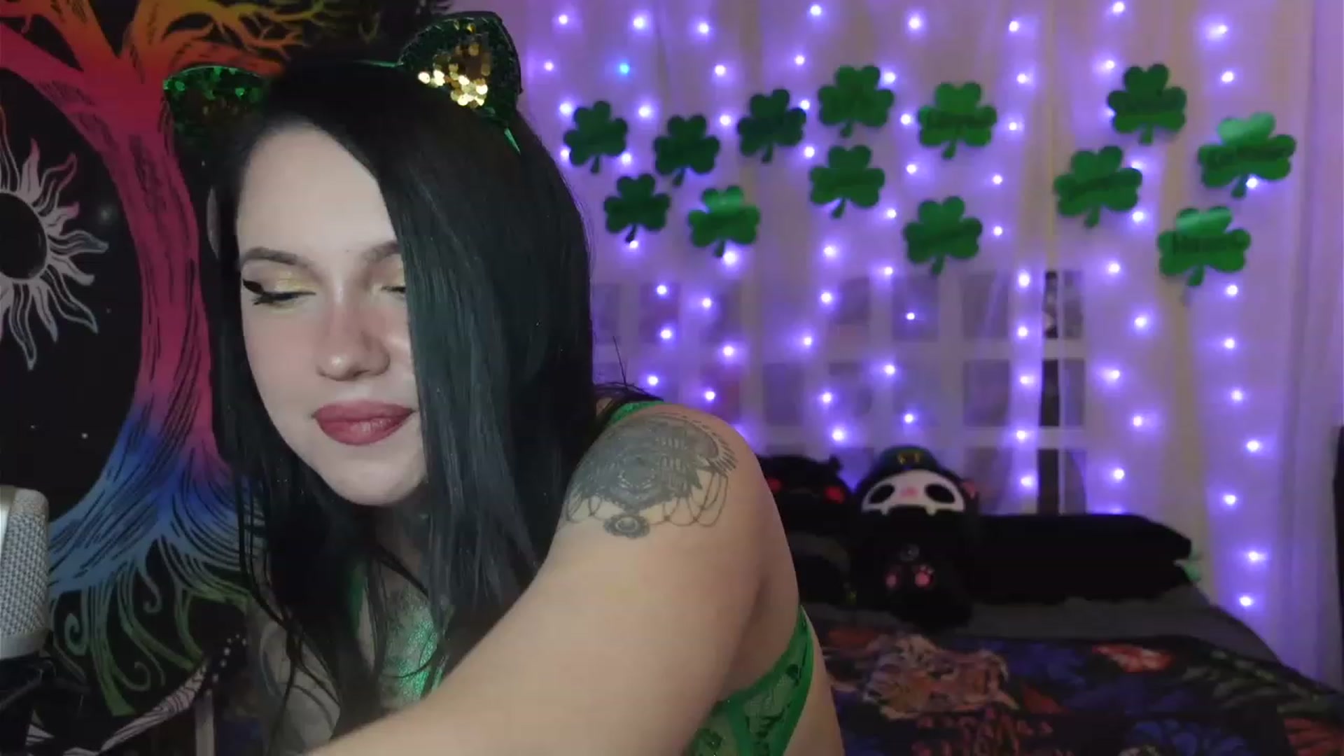 Gallery image thumbnail from hazelxxxoo's myfreecams stream on, 03/18/2023, 08:28 image 14 of 20