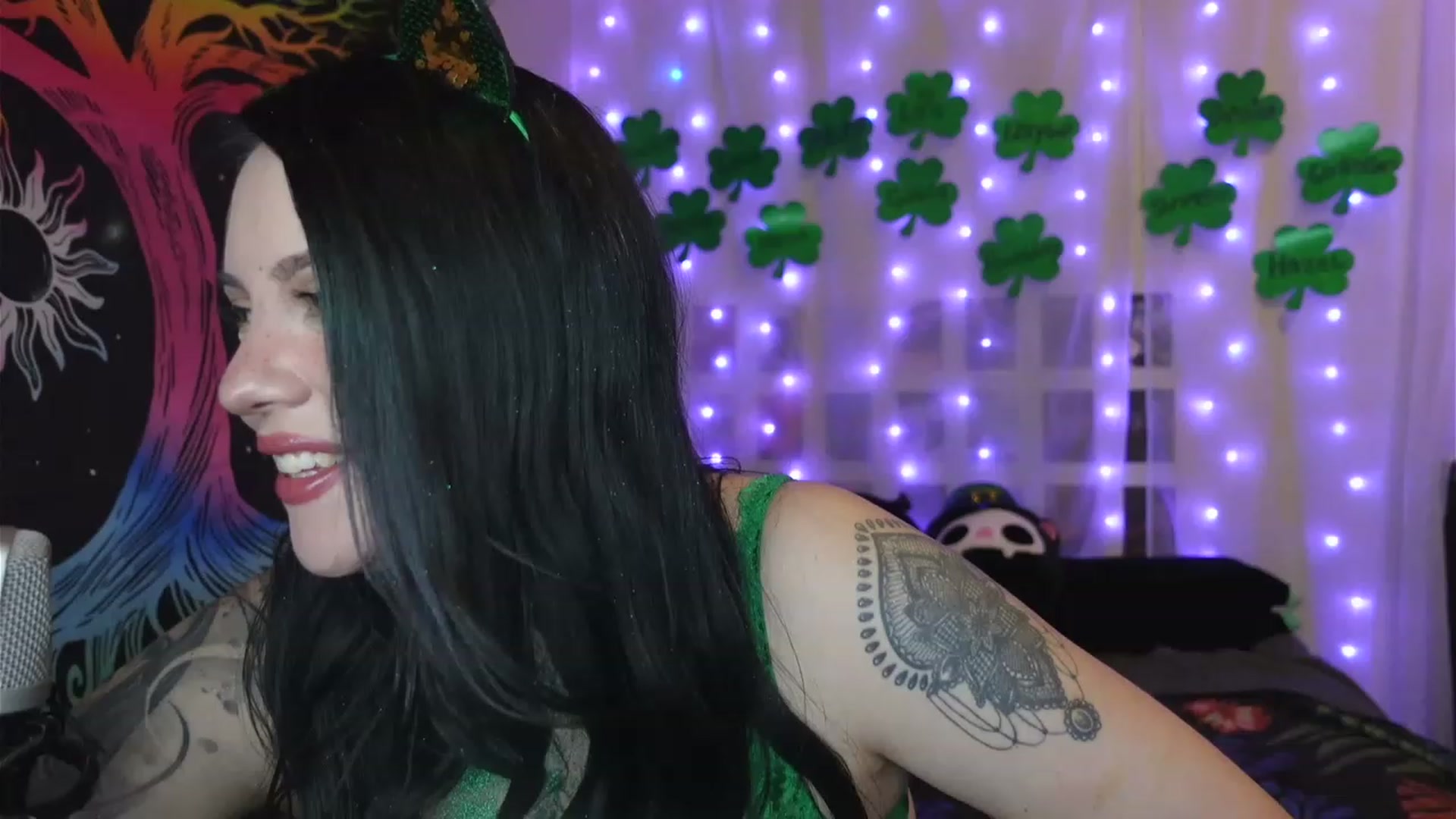 Gallery image thumbnail from hazelxxxoo's myfreecams stream on, 03/18/2023, 08:28 image 18 of 20