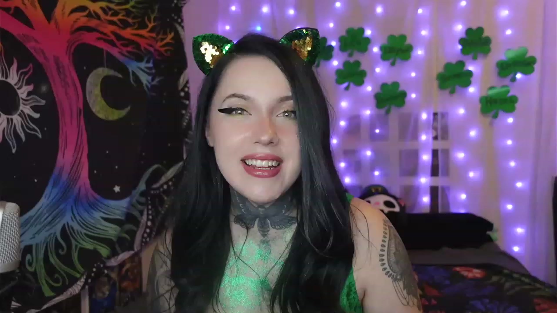 Gallery image thumbnail from hazelxxxoo's myfreecams stream on, 03/18/2023, 08:28 image 17 of 20