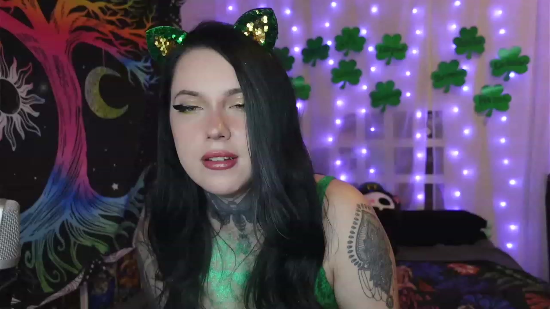 Gallery image thumbnail from hazelxxxoo's myfreecams stream on, 03/18/2023, 08:28 image 16 of 20