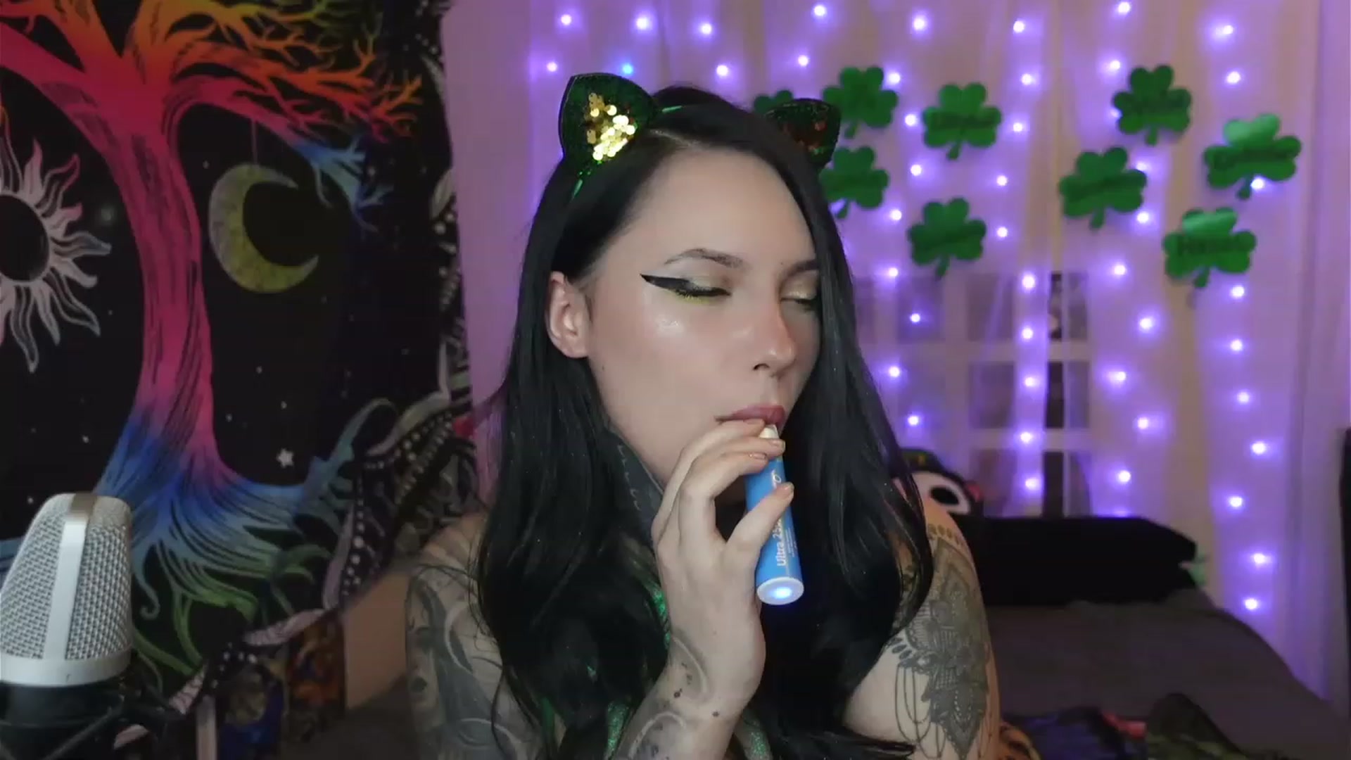 Gallery image thumbnail from hazelxxxoo's myfreecams stream on, 03/18/2023, 08:28 image 9 of 20