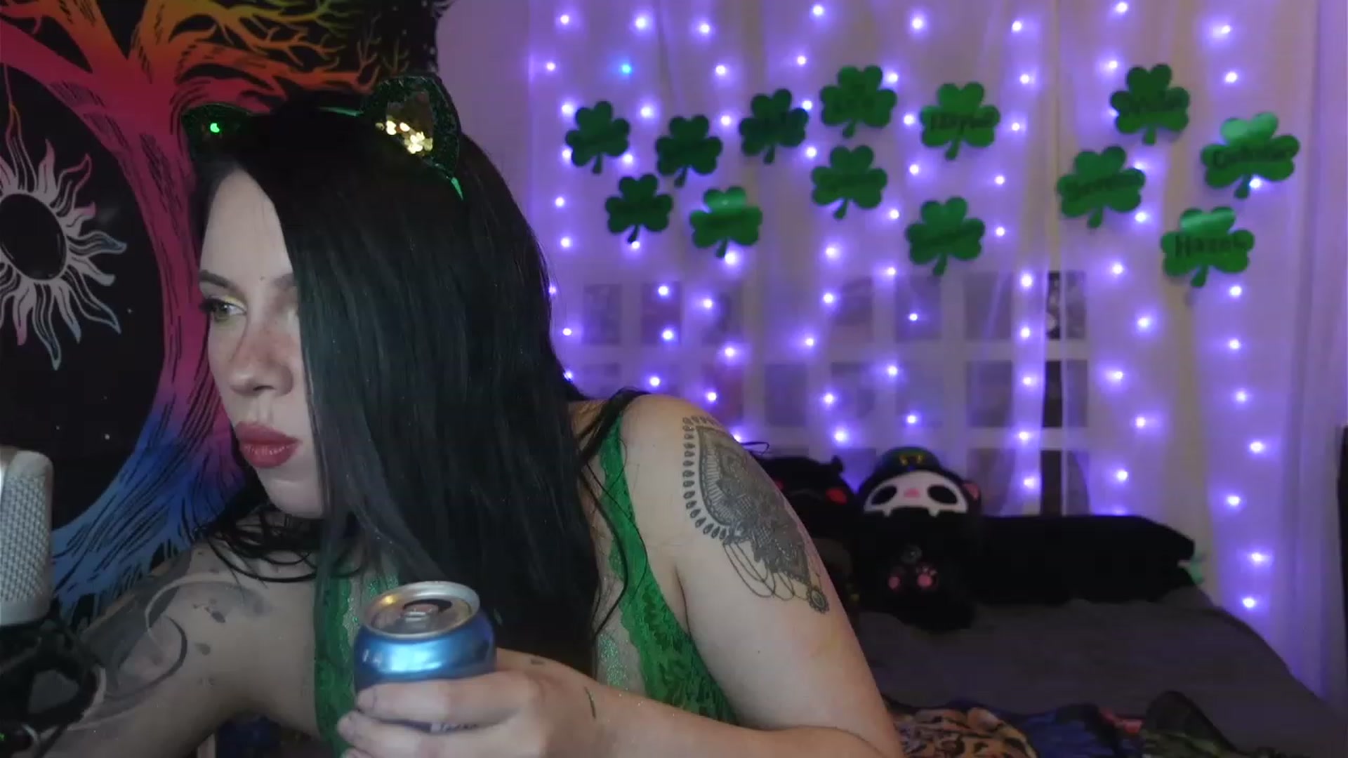 Gallery image thumbnail from hazelxxxoo's myfreecams stream on, 03/18/2023, 08:28 image 2 of 20