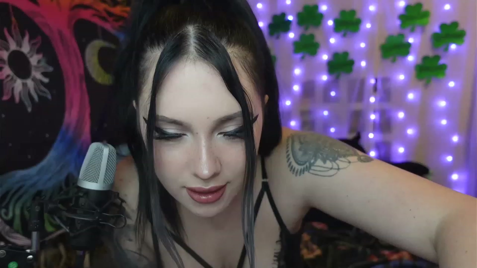 Gallery image thumbnail from hazelxxxoo's myfreecams stream on, 03/24/2023, 07:14 image 2 of 20