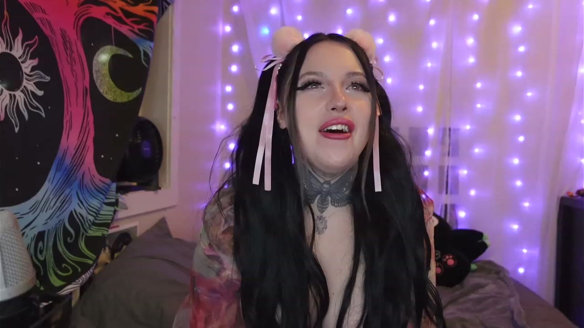 Gallery image thumbnail from hazelxxxoo's myfreecams stream on, 04/08/2023, 08:04 image 5 of 20