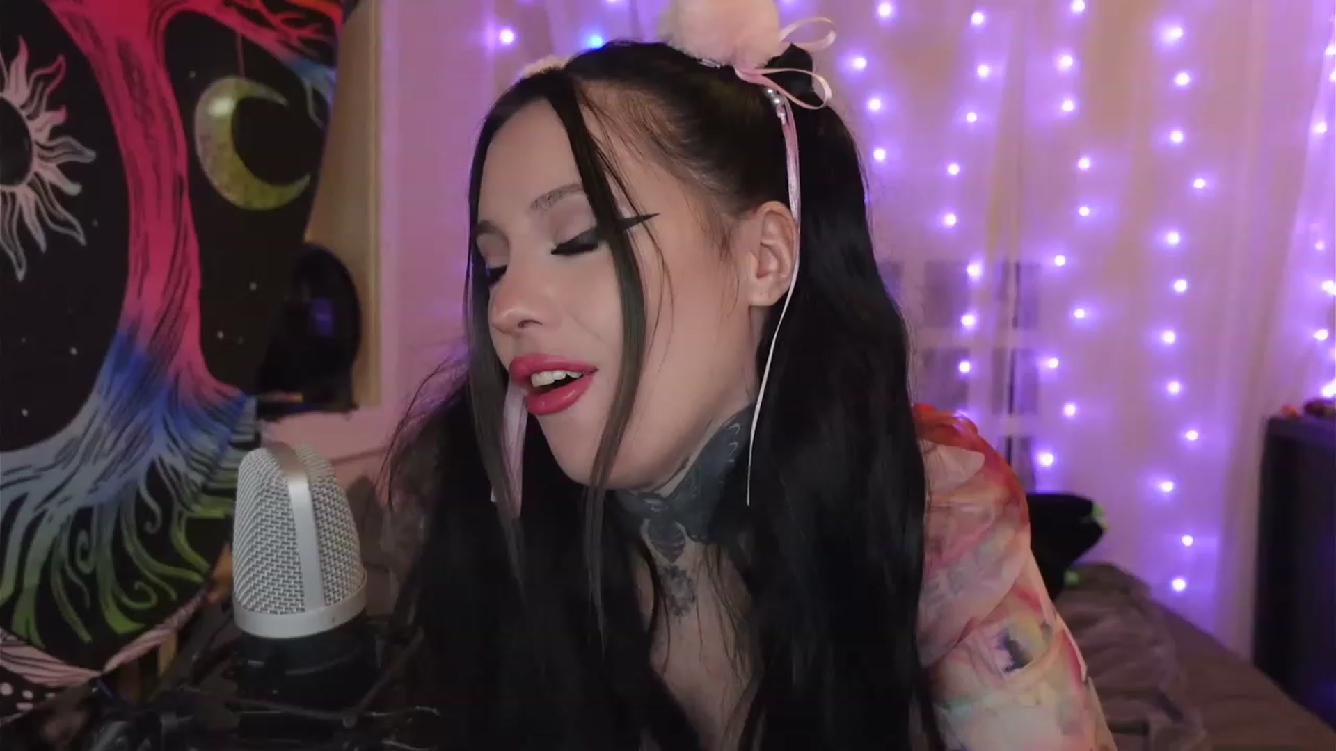 Gallery image thumbnail from hazelxxxoo's myfreecams stream on, 04/08/2023, 08:04 image 13 of 20