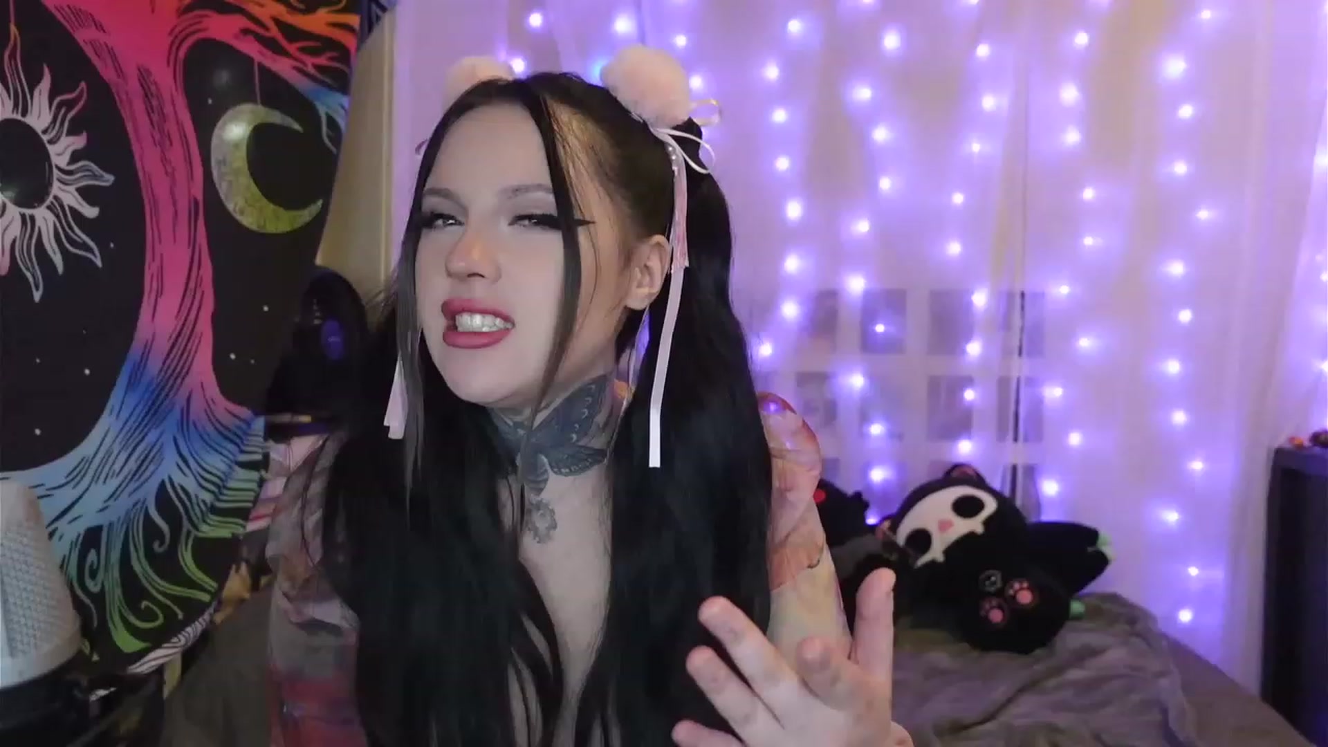 Gallery image thumbnail from hazelxxxoo's myfreecams stream on, 04/08/2023, 08:04 image 7 of 20