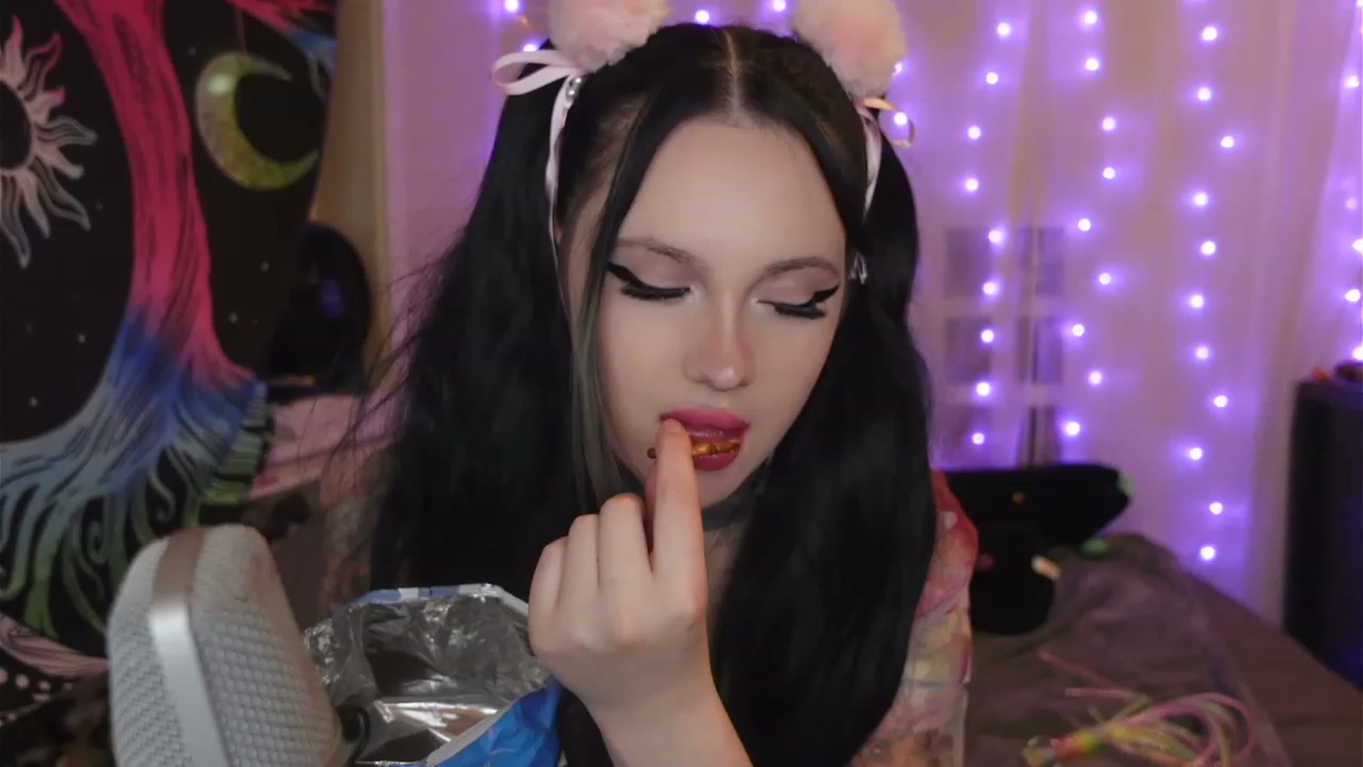 Gallery image thumbnail from hazelxxxoo's myfreecams stream on, 04/08/2023, 09:18 image 4 of 20