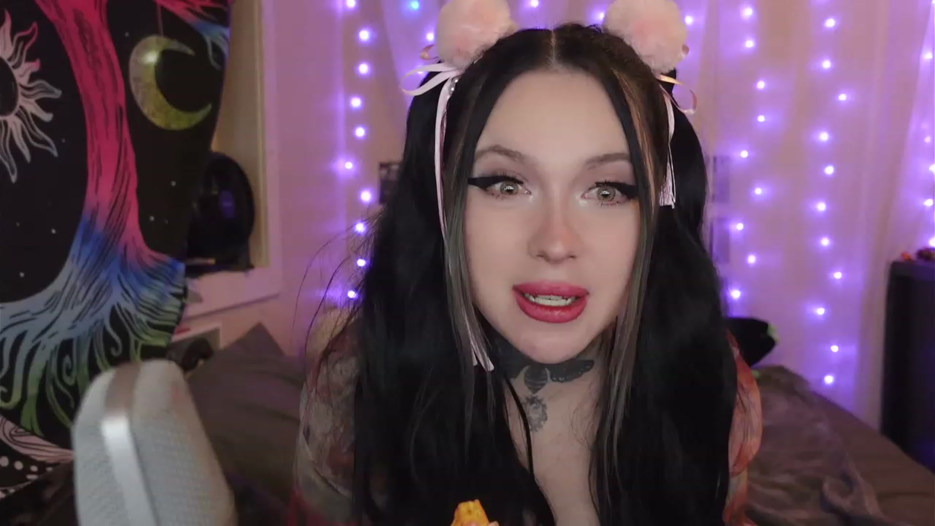 Gallery image thumbnail from hazelxxxoo's myfreecams stream on, 04/08/2023, 09:18 image 9 of 20