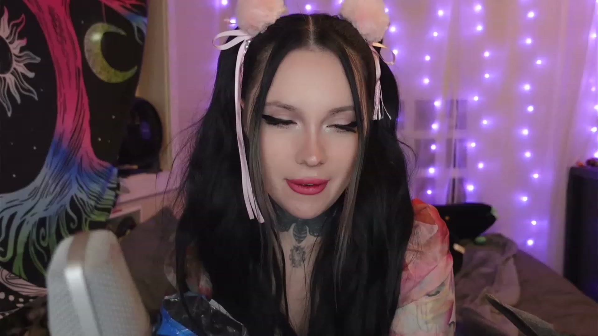 Gallery image thumbnail from hazelxxxoo's myfreecams stream on, 04/08/2023, 09:18 image 10 of 20
