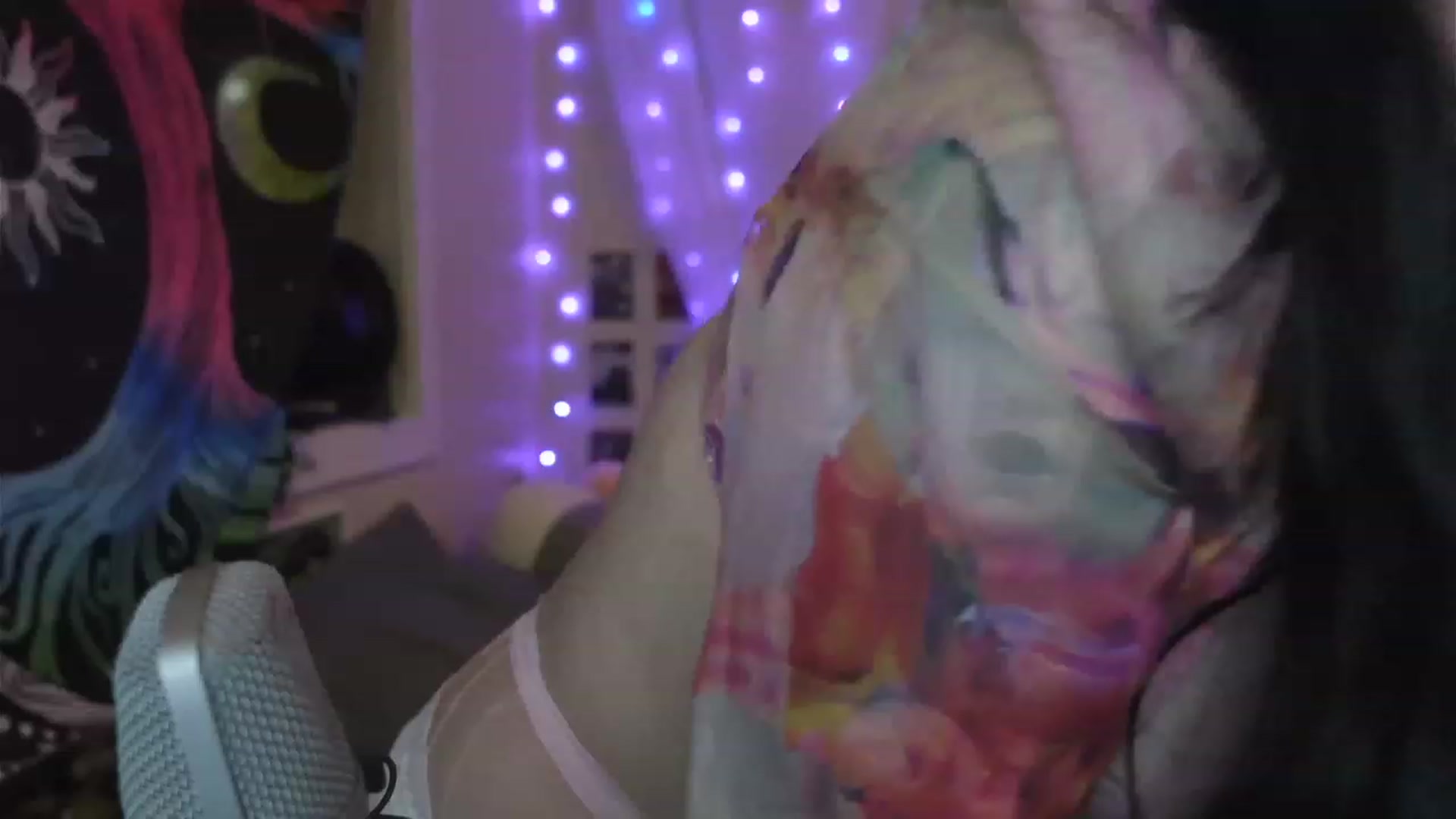 Gallery image thumbnail from hazelxxxoo's myfreecams stream on, 04/08/2023, 09:18 image 1 of 20