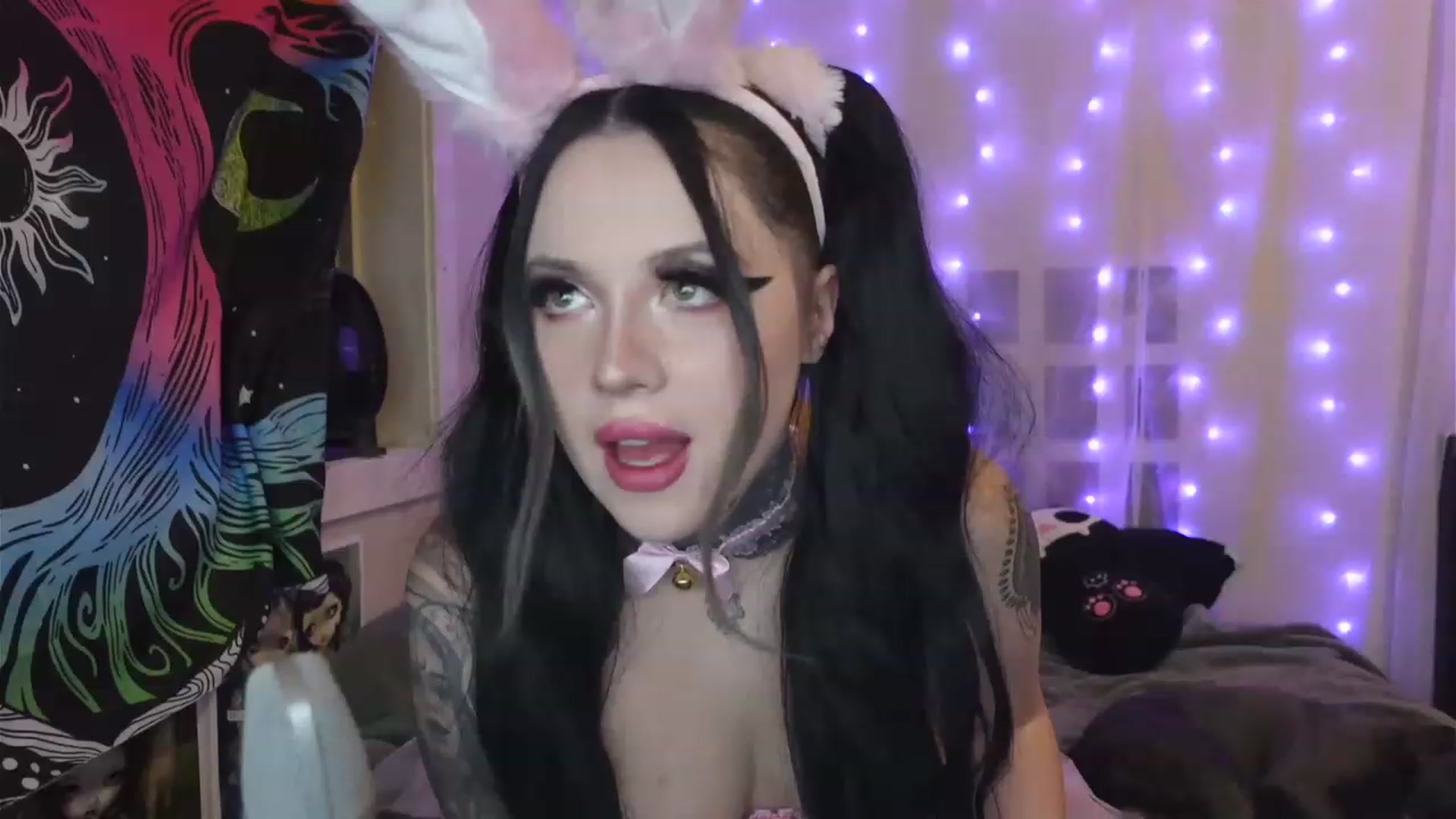 Gallery image thumbnail from hazelxxxoo's myfreecams stream on, 04/10/2023, 04:23 image 8 of 20