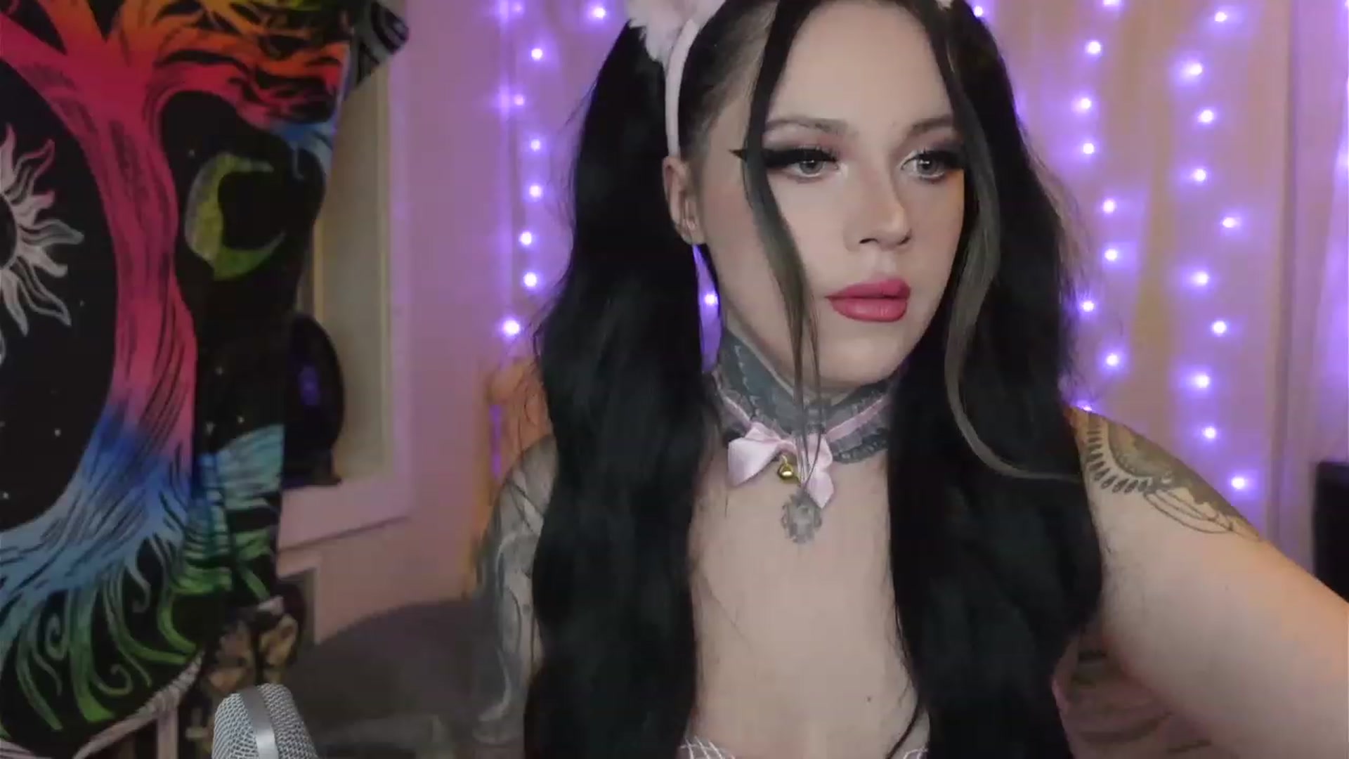 Gallery image thumbnail from hazelxxxoo's myfreecams stream on, 04/10/2023, 04:23 image 3 of 20