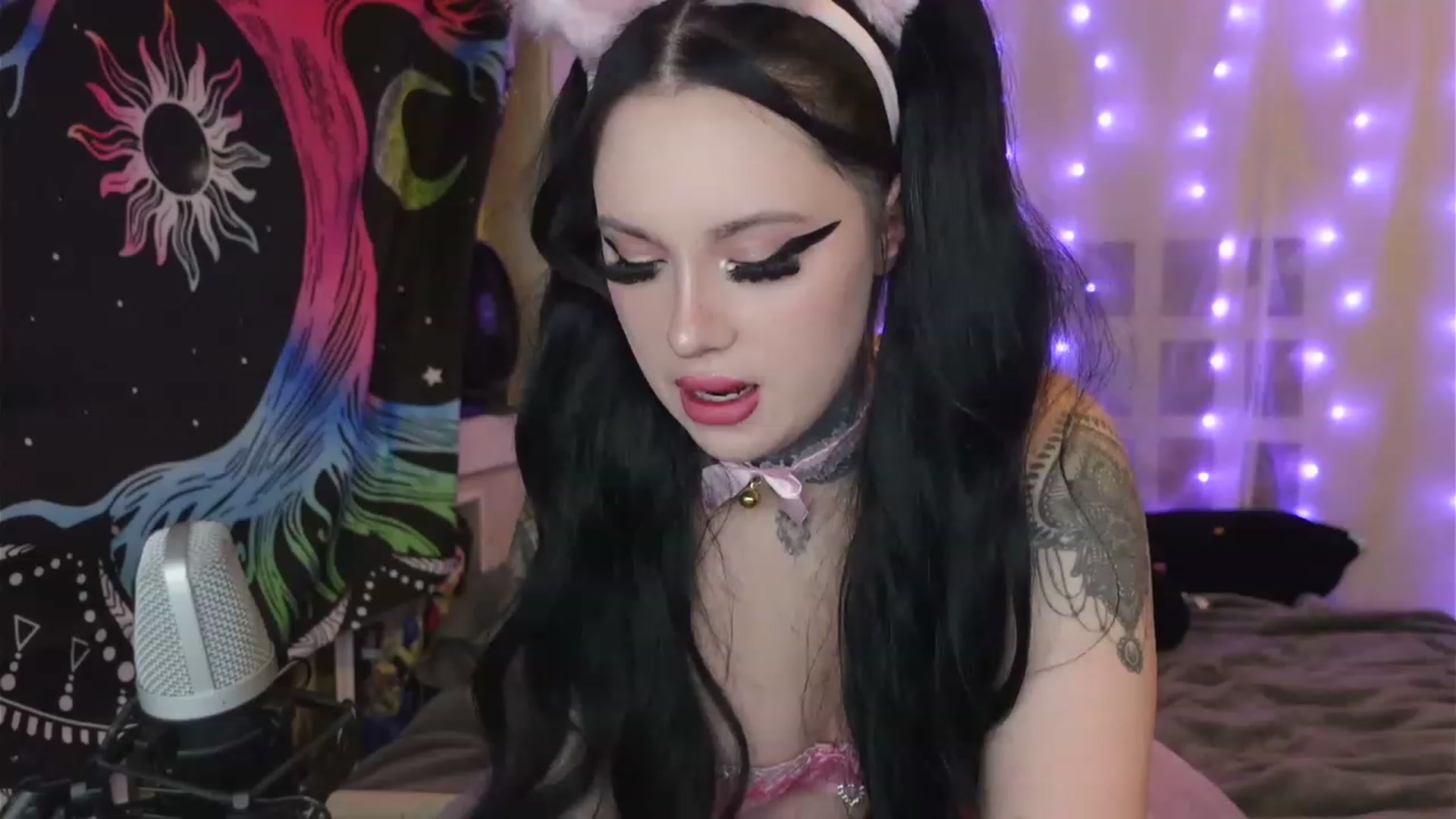 Gallery image thumbnail from hazelxxxoo's myfreecams stream on, 04/10/2023, 04:23 image 17 of 20
