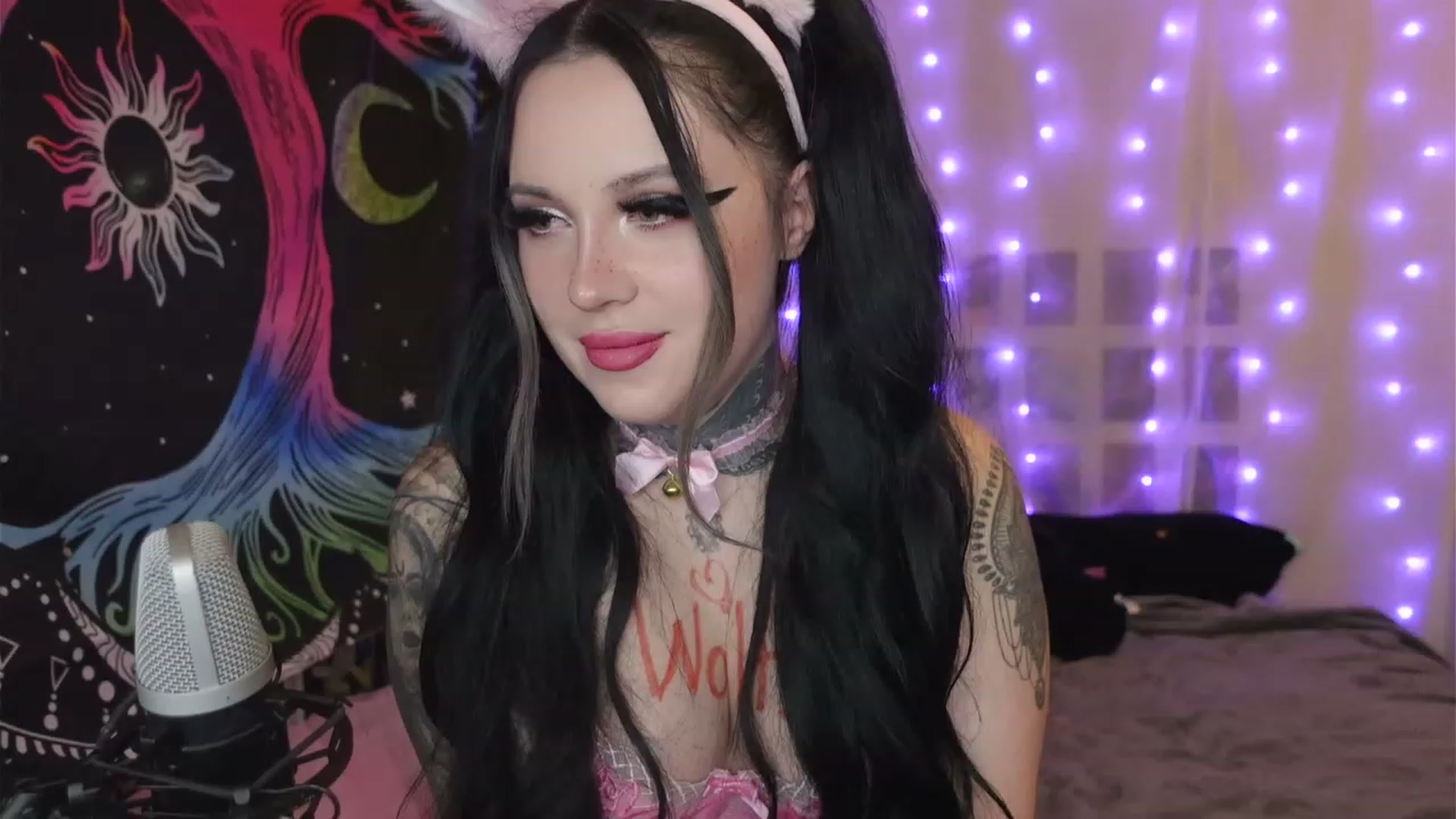 Gallery image thumbnail from hazelxxxoo's myfreecams stream on, 04/10/2023, 06:10 image 14 of 20