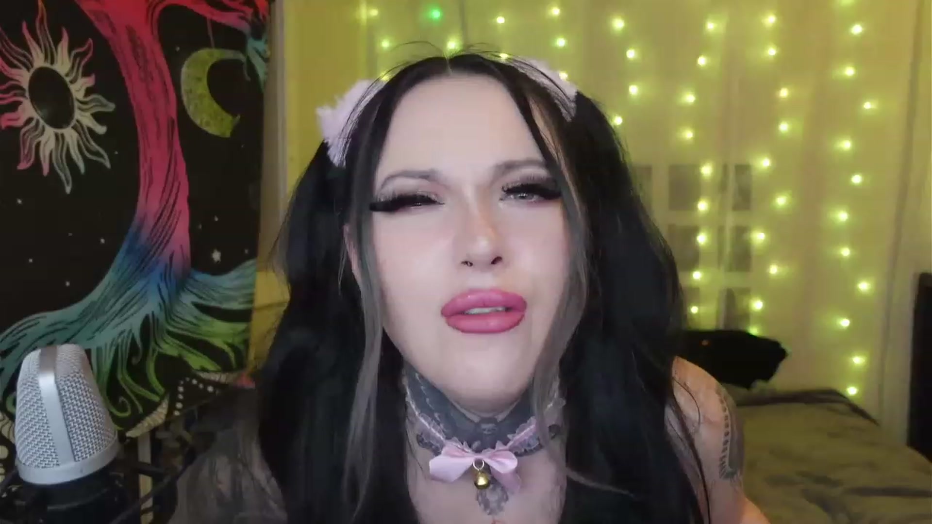 Gallery image thumbnail from hazelxxxoo's myfreecams stream on, 04/10/2023, 07:39 image 20 of 20