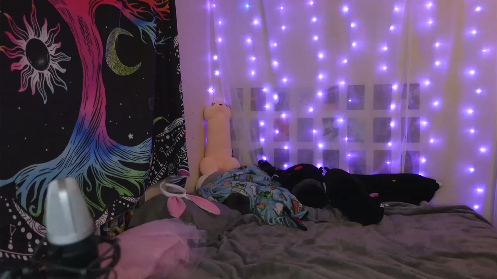 Gallery image thumbnail from hazelxxxoo's myfreecams stream on, 04/10/2023, 07:39 image 1 of 20