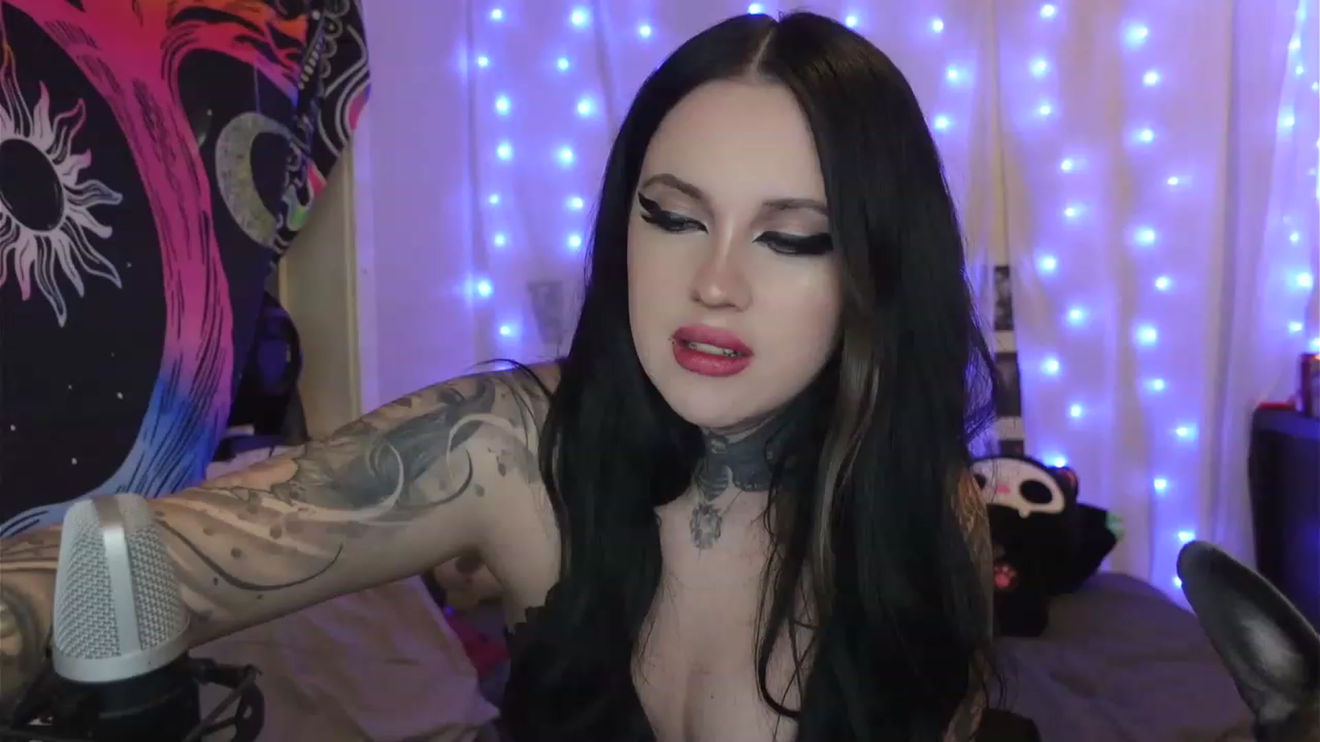 Gallery image thumbnail from hazelxxxoo's myfreecams stream on, 04/15/2023, 07:42 image 5 of 20