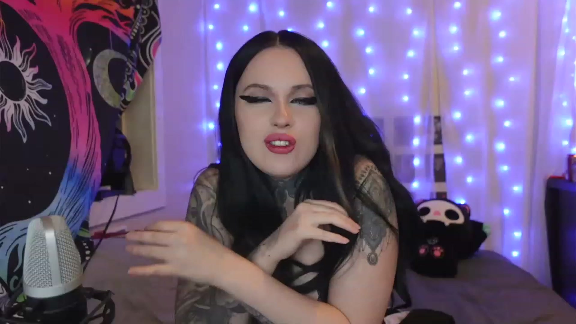 Gallery image thumbnail from hazelxxxoo's myfreecams stream on, 04/15/2023, 07:42 image 7 of 20