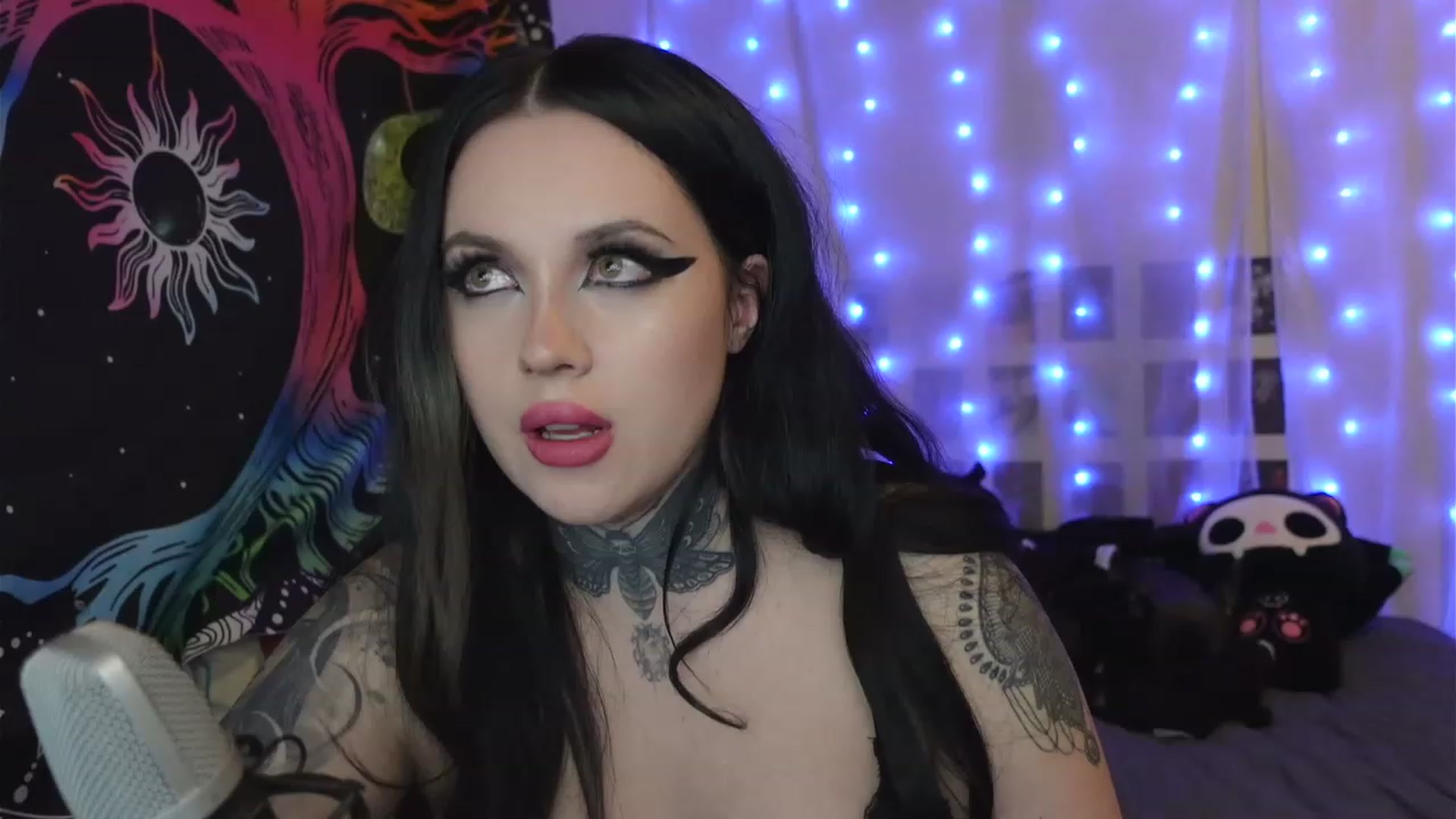 Gallery image thumbnail from hazelxxxoo's myfreecams stream on, 04/15/2023, 09:12 image 18 of 20