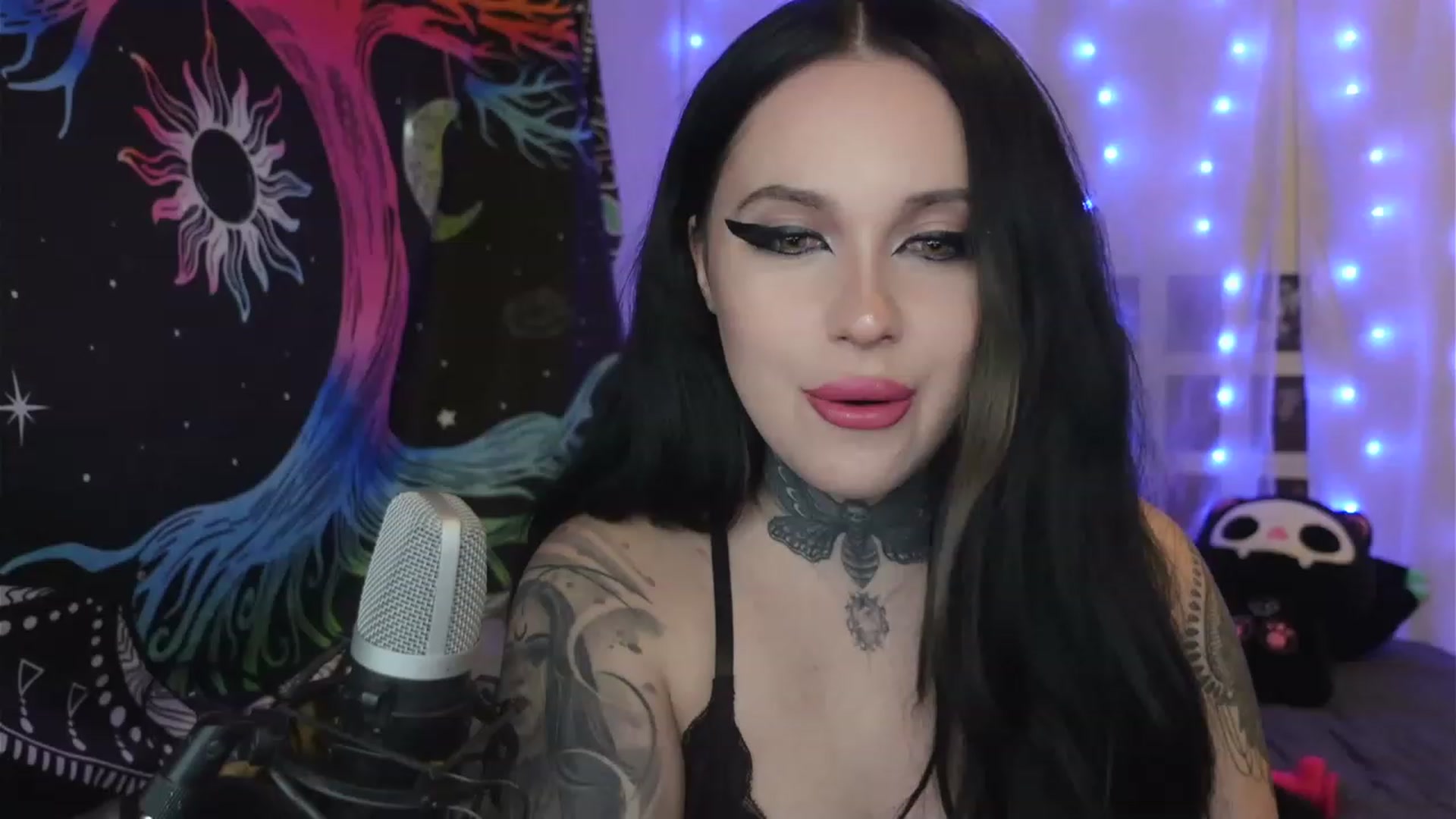 Gallery image thumbnail from hazelxxxoo's myfreecams stream on, 04/15/2023, 09:12 image 2 of 20