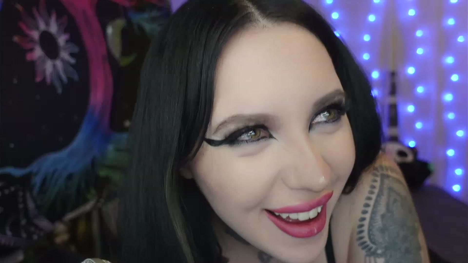 Gallery image thumbnail from hazelxxxoo's myfreecams stream on, 04/15/2023, 09:12 image 7 of 20
