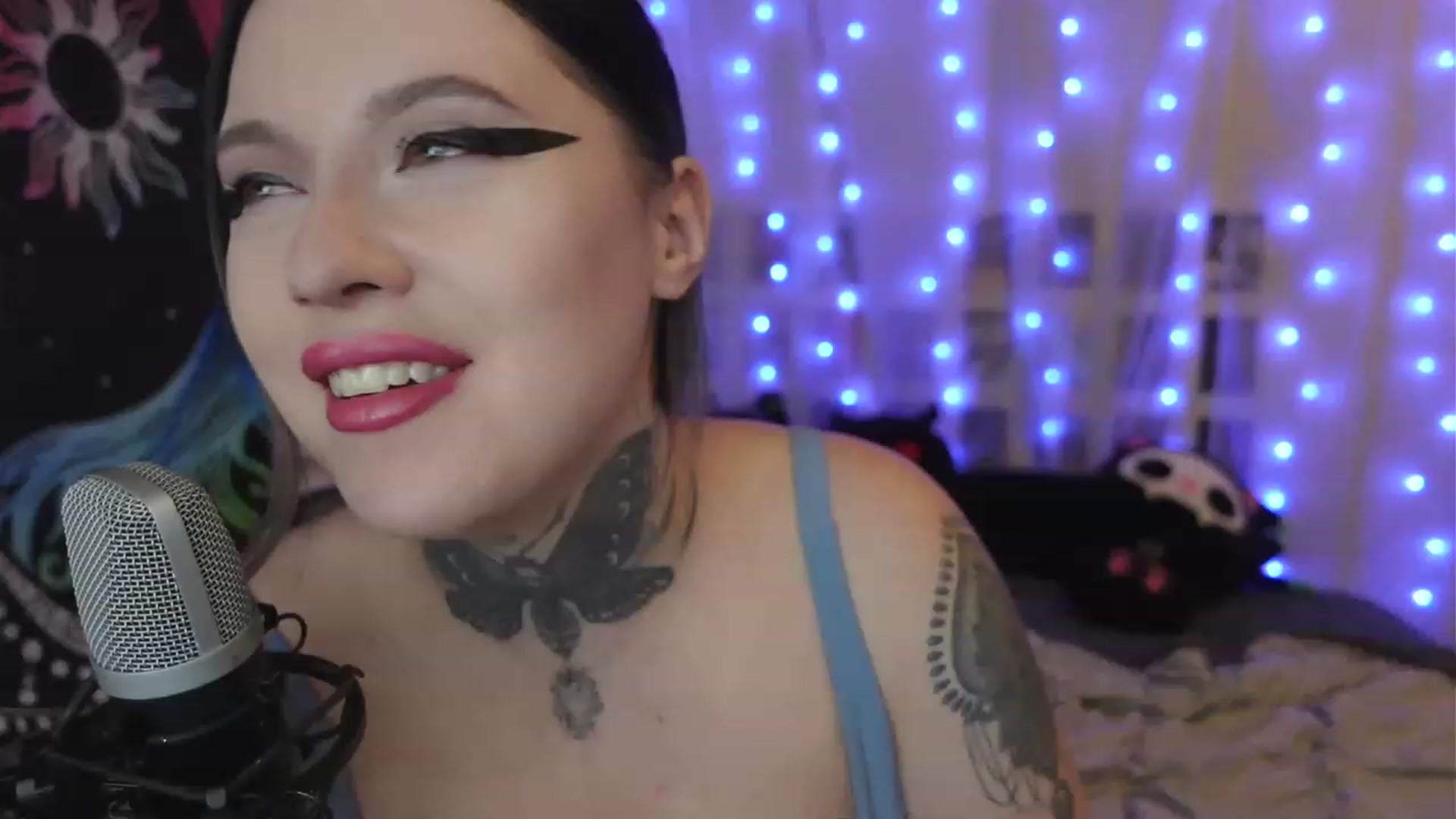Gallery image thumbnail from hazelxxxoo's myfreecams stream on, 04/20/2023, 06:24 image 6 of 20