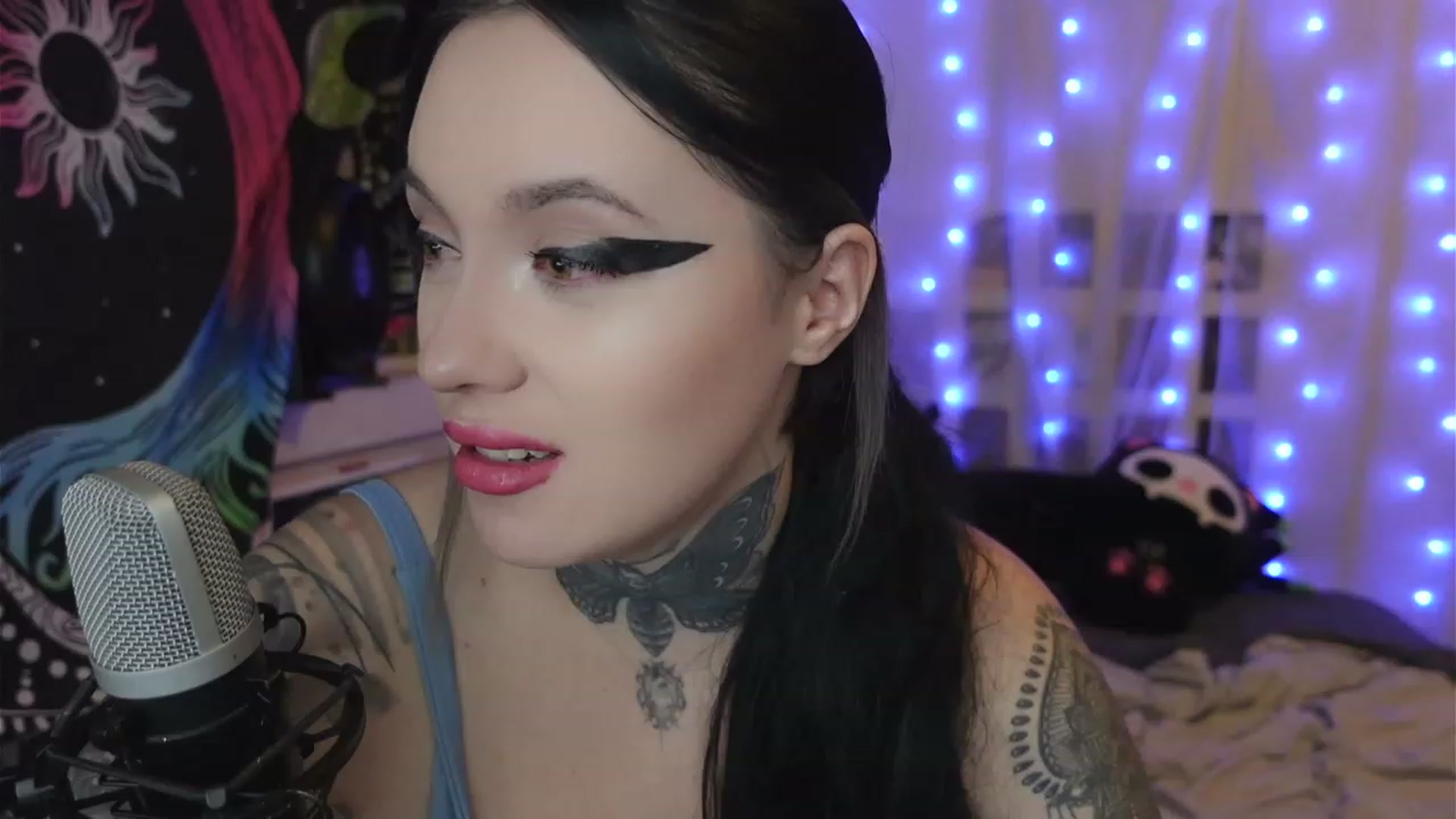 Gallery image thumbnail from hazelxxxoo's myfreecams stream on, 04/20/2023, 06:24 image 3 of 20