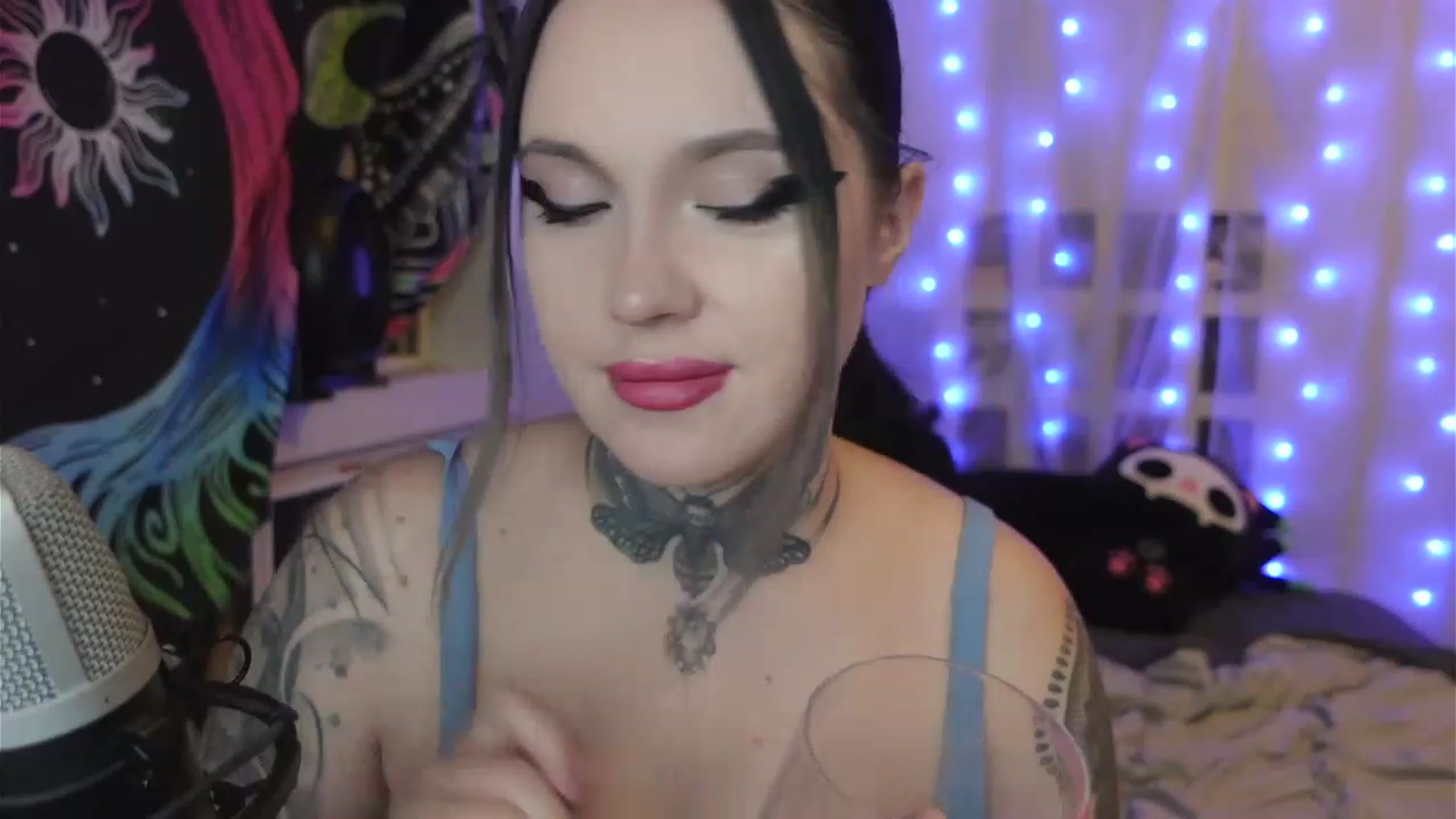 Gallery image thumbnail from hazelxxxoo's myfreecams stream on, 04/20/2023, 06:24 image 16 of 20
