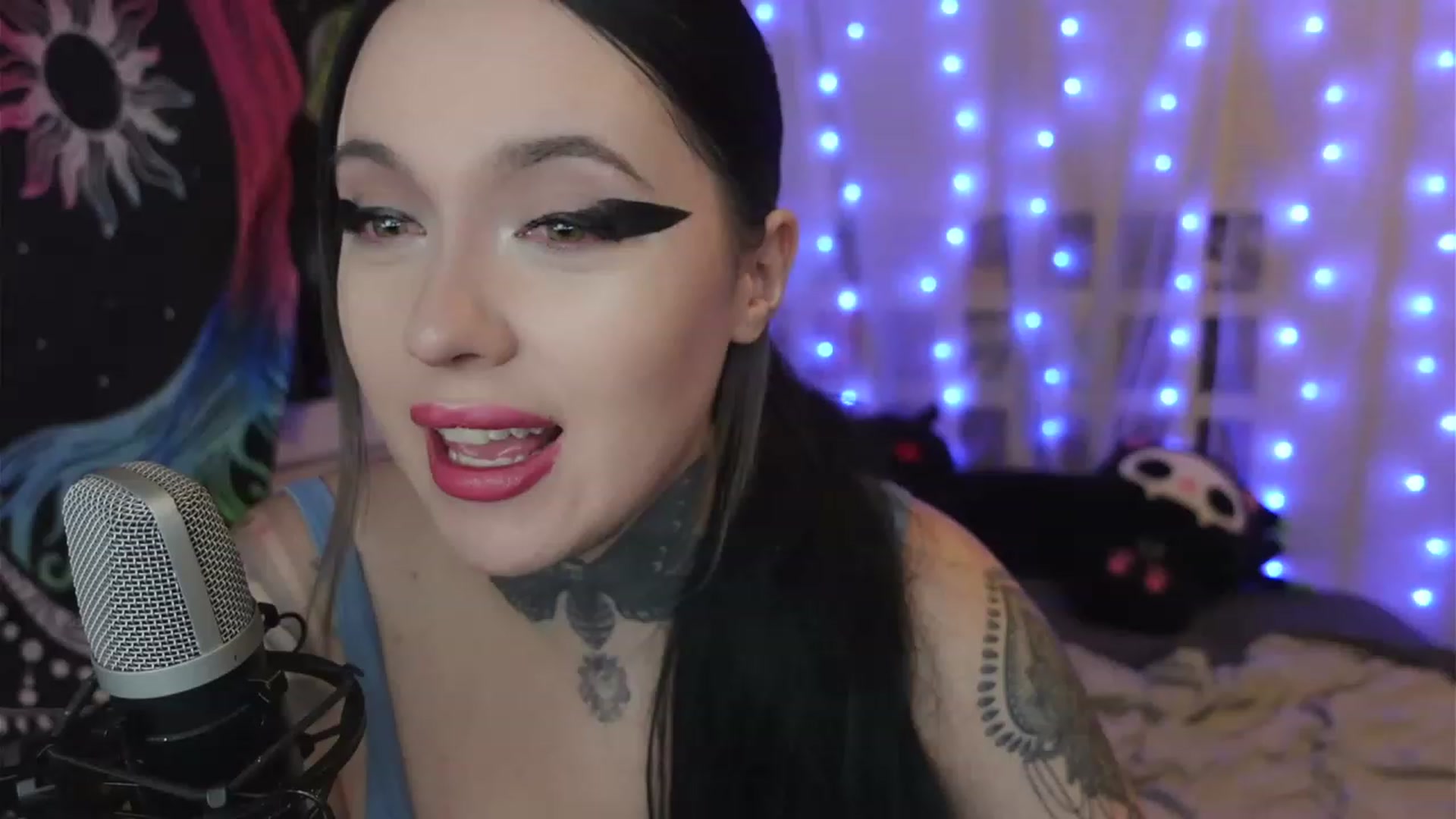 Gallery image thumbnail from hazelxxxoo's myfreecams stream on, 04/20/2023, 06:24 image 4 of 20