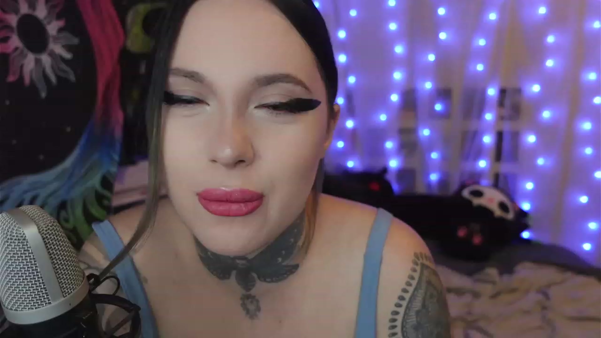 Gallery image thumbnail from hazelxxxoo's myfreecams stream on, 04/20/2023, 06:24 image 12 of 20
