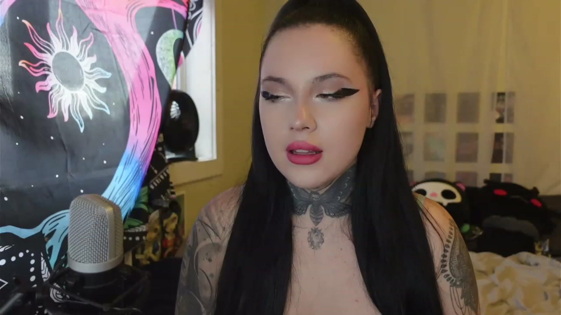 Gallery image thumbnail from hazelxxxoo's myfreecams stream on, 04/25/2023, 02:07 image 17 of 20