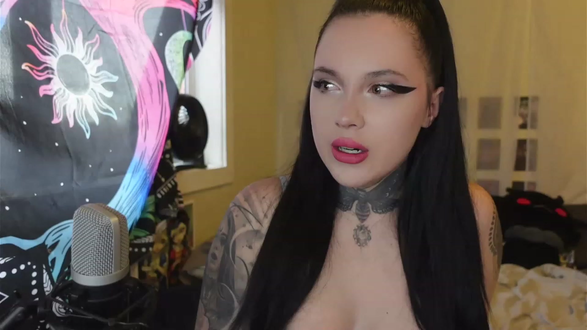 Gallery image thumbnail from hazelxxxoo's myfreecams stream on, 04/25/2023, 02:07 image 16 of 20