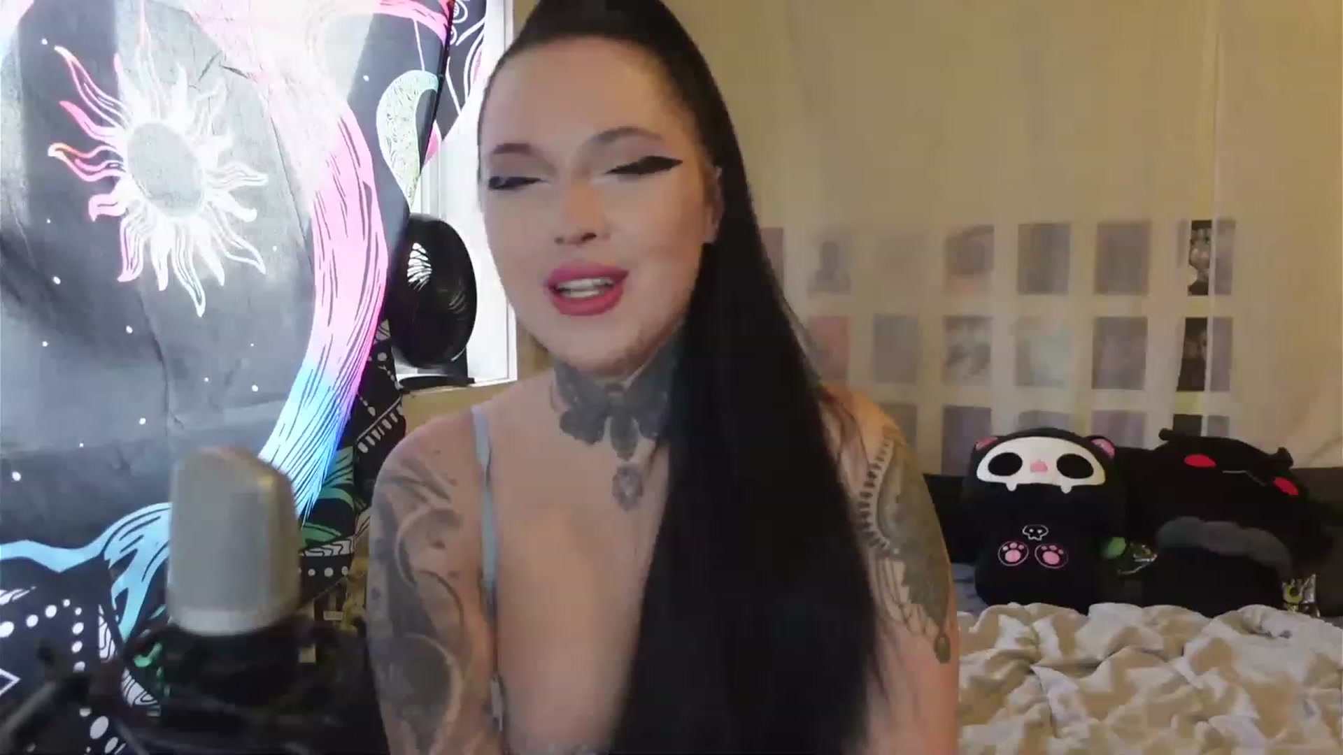 Gallery image thumbnail from hazelxxxoo's myfreecams stream on, 04/25/2023, 02:07 image 11 of 20