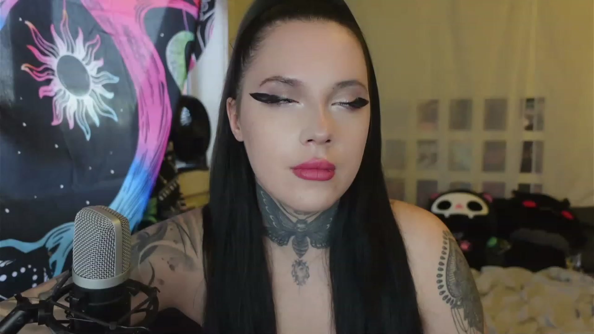 Gallery image thumbnail from hazelxxxoo's myfreecams stream on, 04/25/2023, 02:07 image 20 of 20