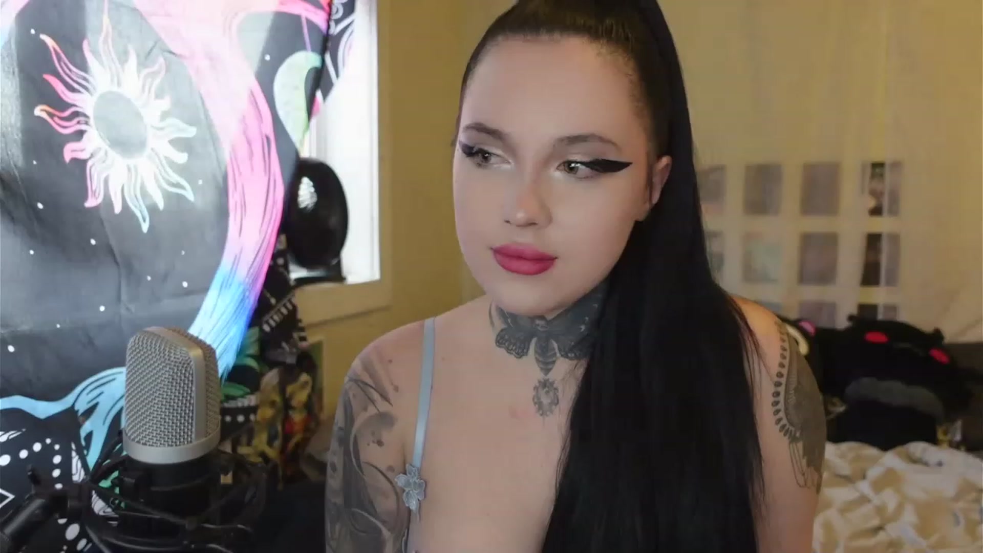 Gallery image thumbnail from hazelxxxoo's myfreecams stream on, 04/25/2023, 02:07 image 12 of 20