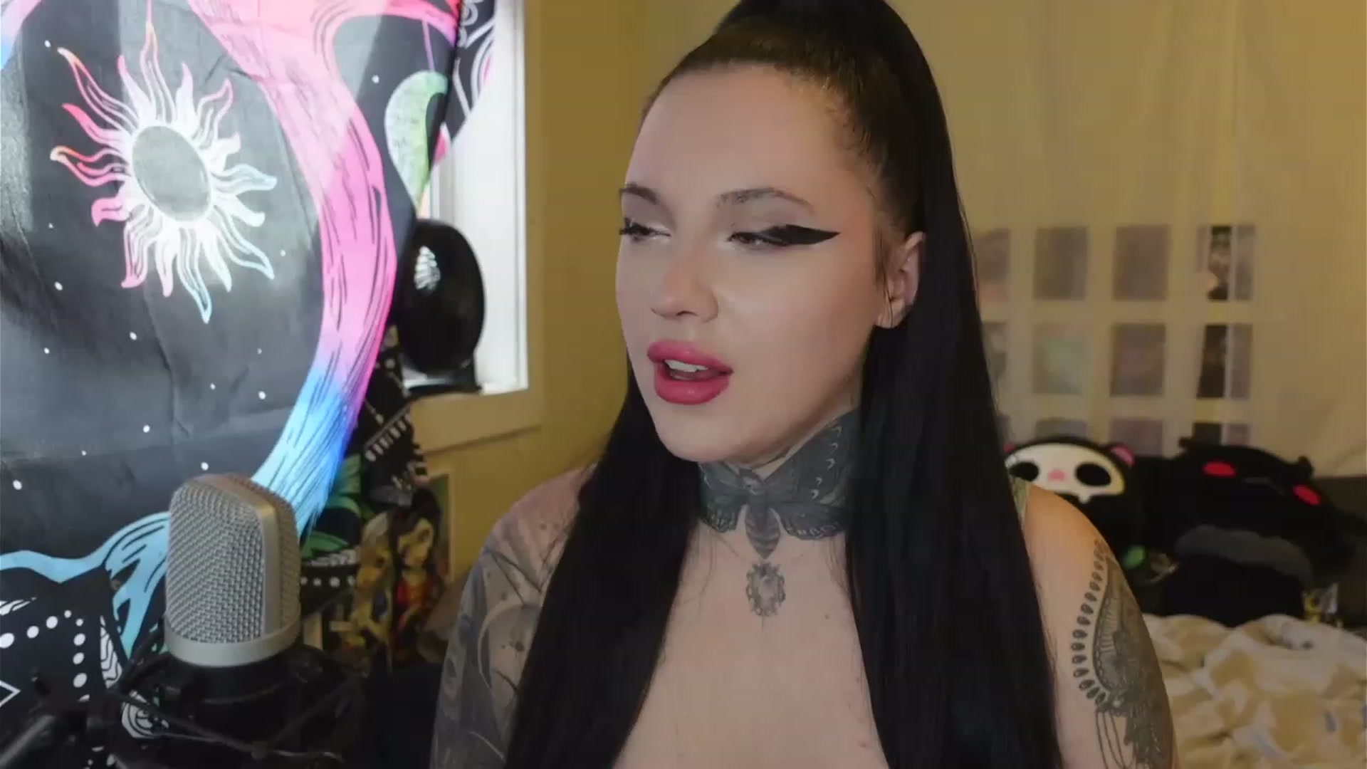 Gallery image thumbnail from hazelxxxoo's myfreecams stream on, 04/25/2023, 02:07 image 15 of 20
