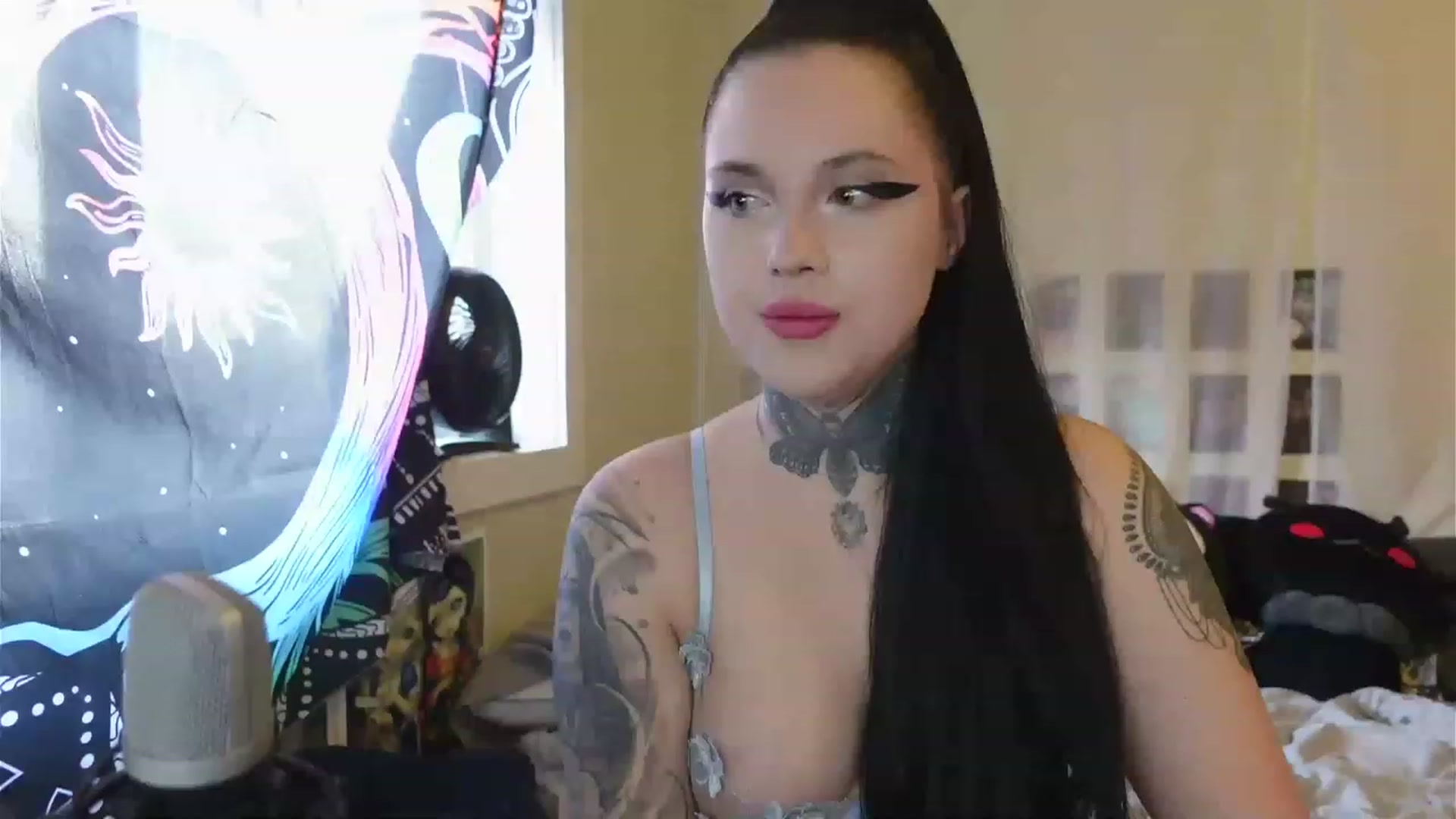 Gallery image thumbnail from hazelxxxoo's myfreecams stream on, 04/25/2023, 02:07 image 2 of 20