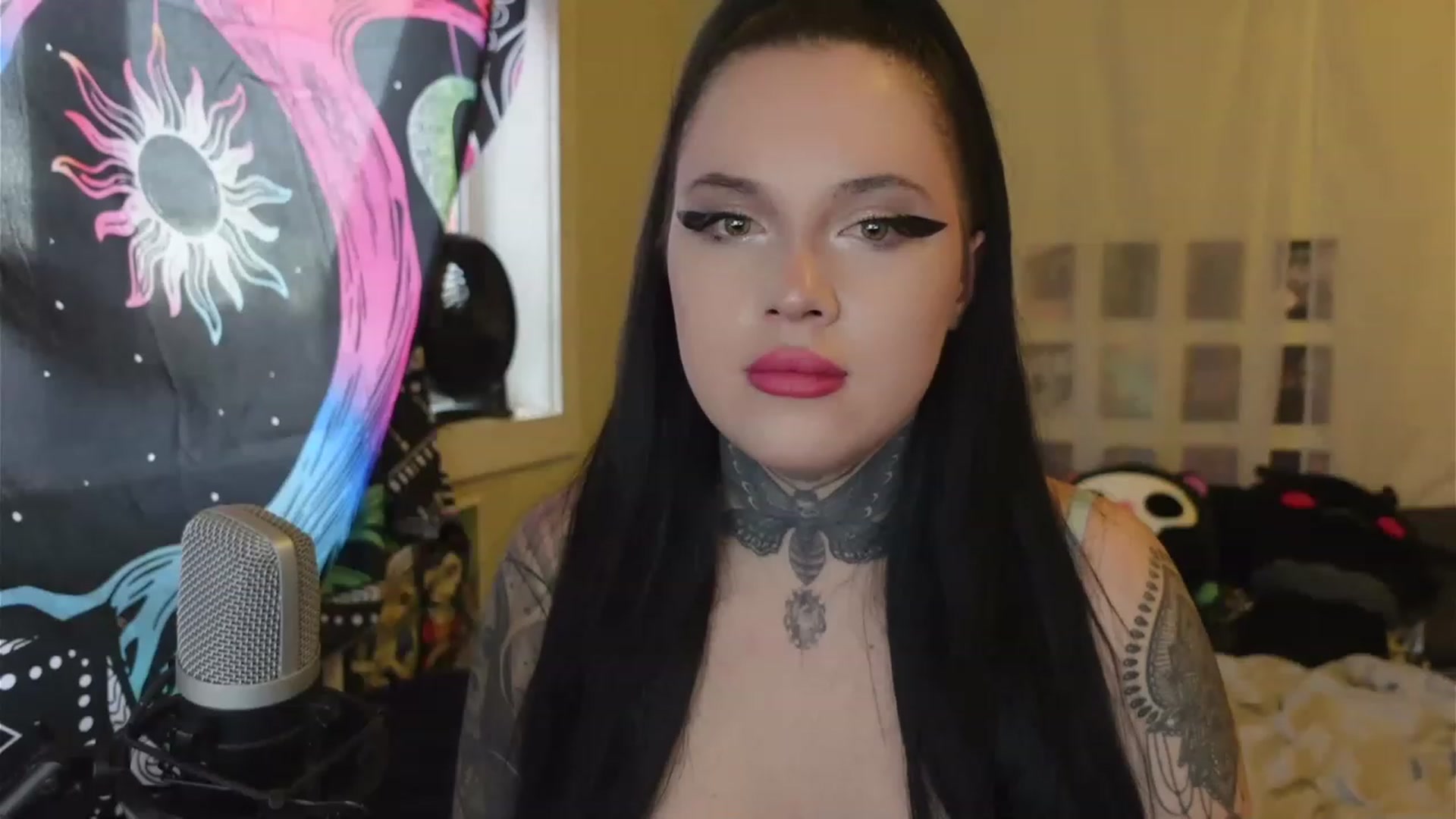 Gallery image thumbnail from hazelxxxoo's myfreecams stream on, 04/25/2023, 02:07 image 18 of 20