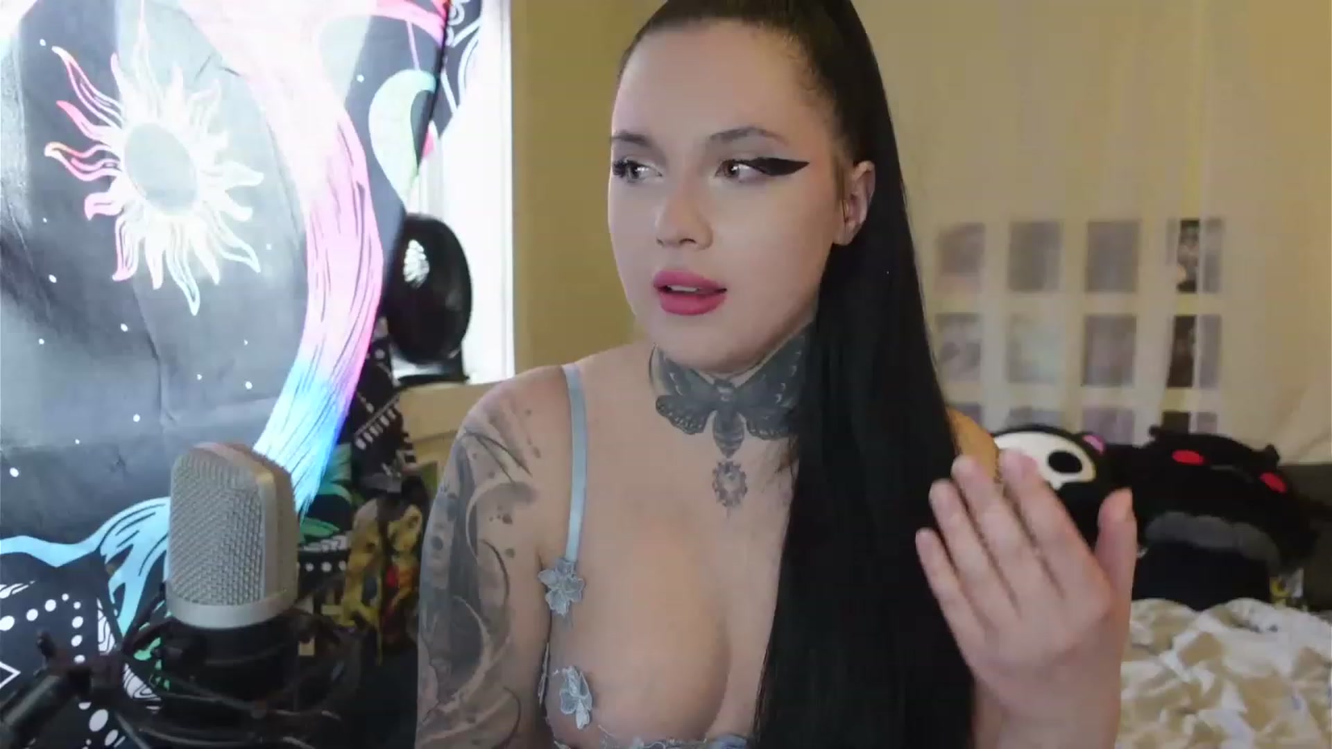 Gallery image thumbnail from hazelxxxoo's myfreecams stream on, 04/25/2023, 02:07 image 10 of 20