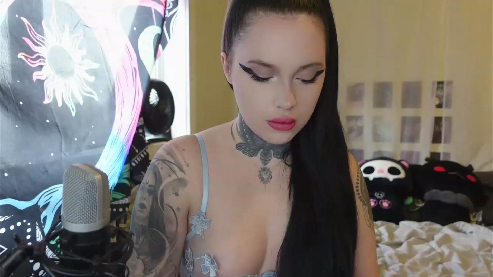 Gallery image thumbnail from hazelxxxoo's myfreecams stream on, 04/25/2023, 02:07 image 9 of 20