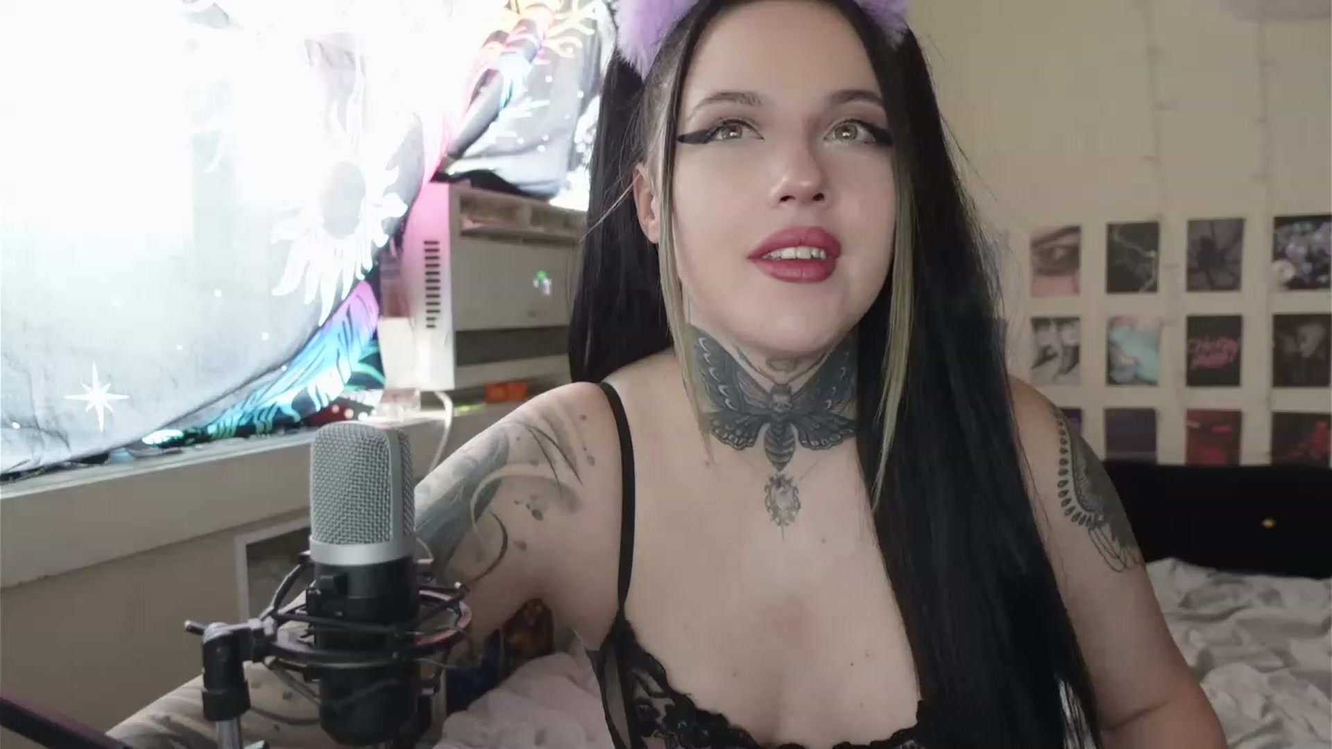 Gallery image thumbnail from hazelxxxoo's myfreecams stream on, 05/21/2023, 21:25 image 9 of 20