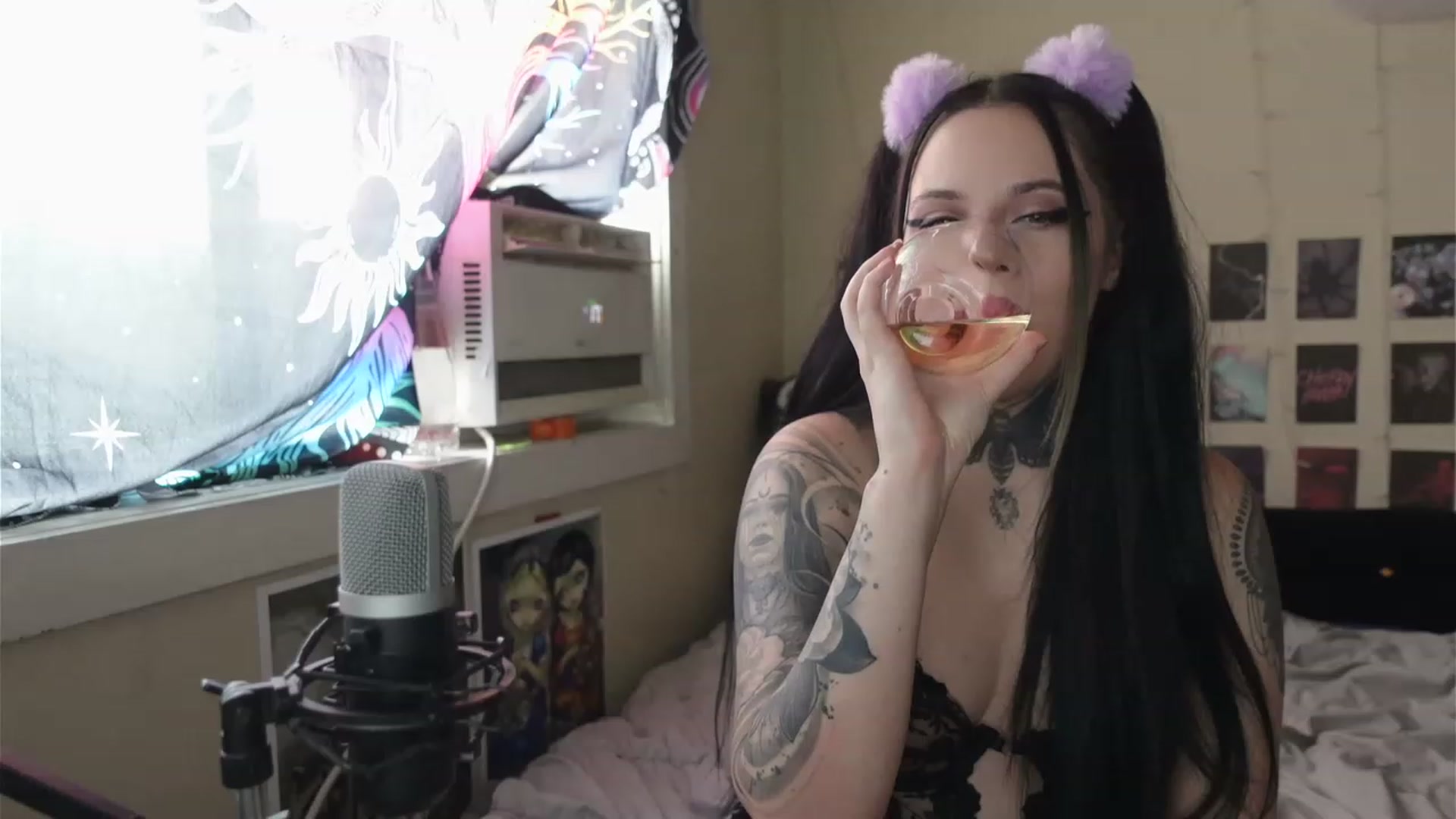 Gallery image thumbnail from hazelxxxoo's myfreecams stream on, 05/21/2023, 21:25 image 10 of 20