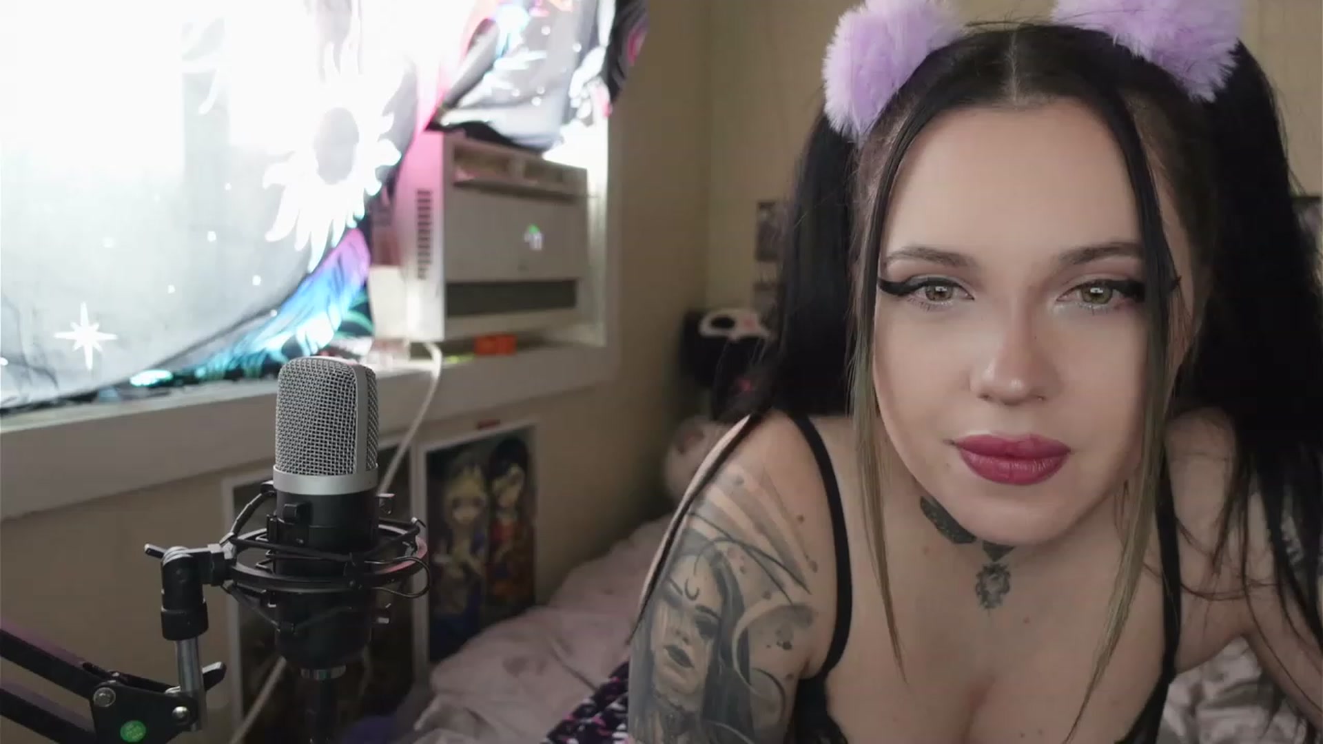 Gallery image thumbnail from hazelxxxoo's myfreecams stream on, 05/21/2023, 21:25 image 16 of 20